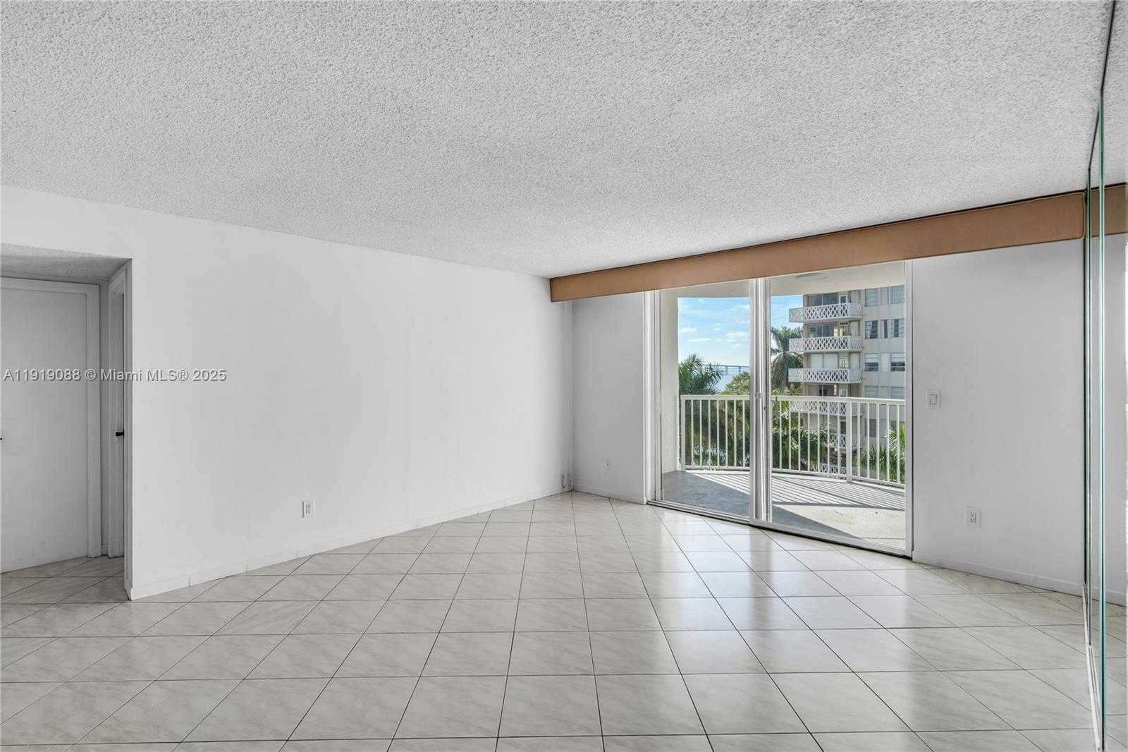 Small Image of 1420 BRICKELL BAY DR #608B, Miami Number 5