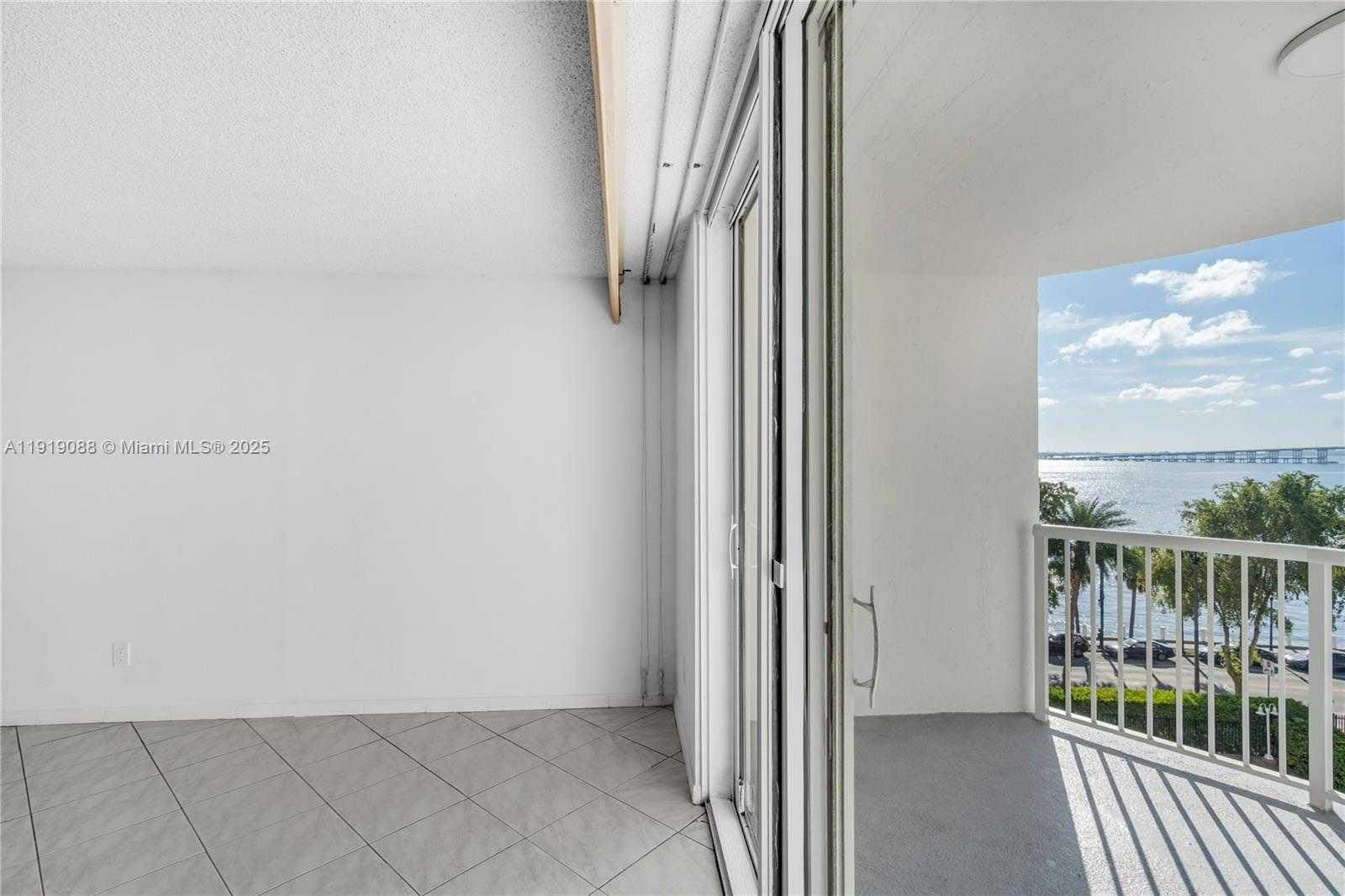 Small Image of 1420 BRICKELL BAY DR #608B, Miami Number 6