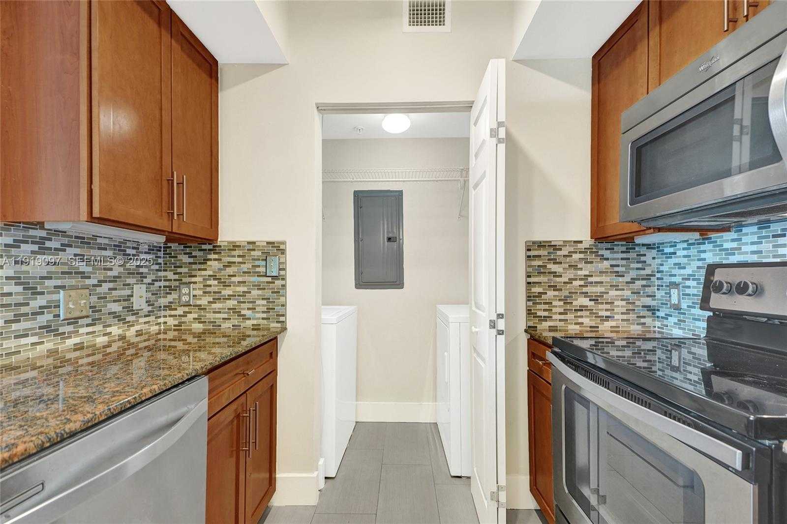 Small Image of 2000 NORTH BAYSHORE DR #605, Miami Number 15