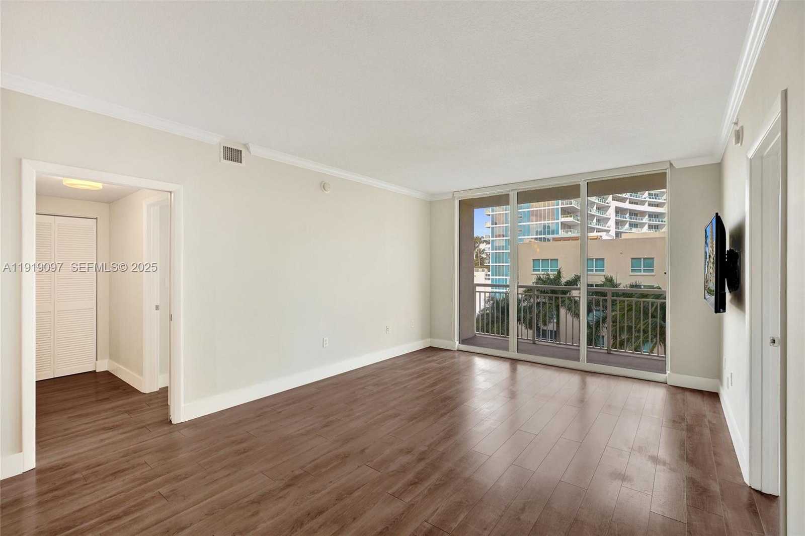 Small Image of 2000 NORTH BAYSHORE DR #605, Miami Number 17