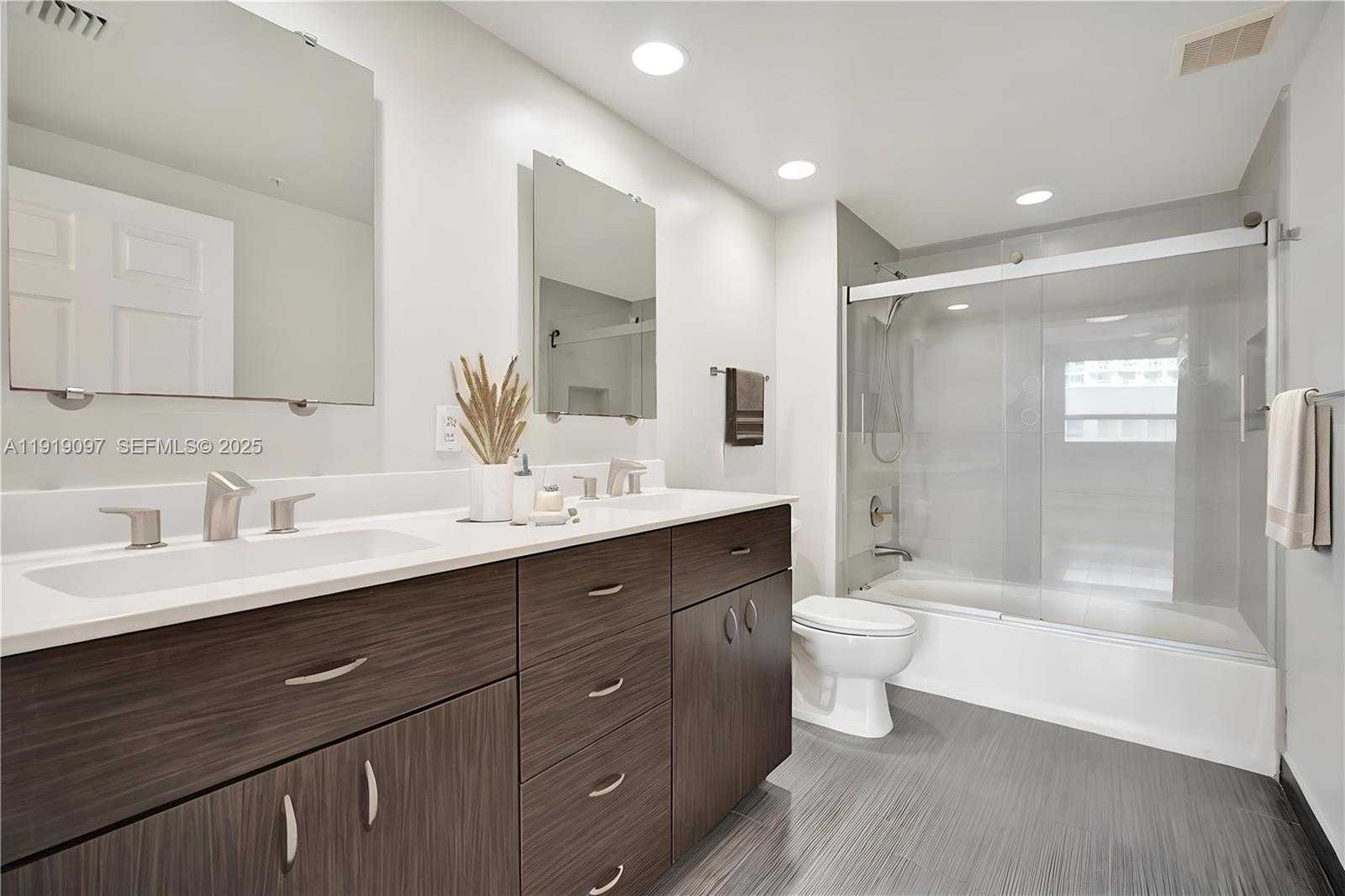 Small Image of 2000 NORTH BAYSHORE DR #605, Miami Number 6