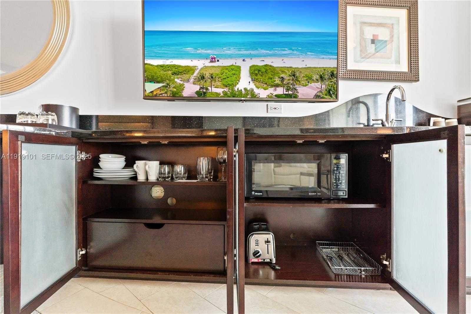 Small Image of 4391 COLLINS AVE #413, Miami Beach Number 18