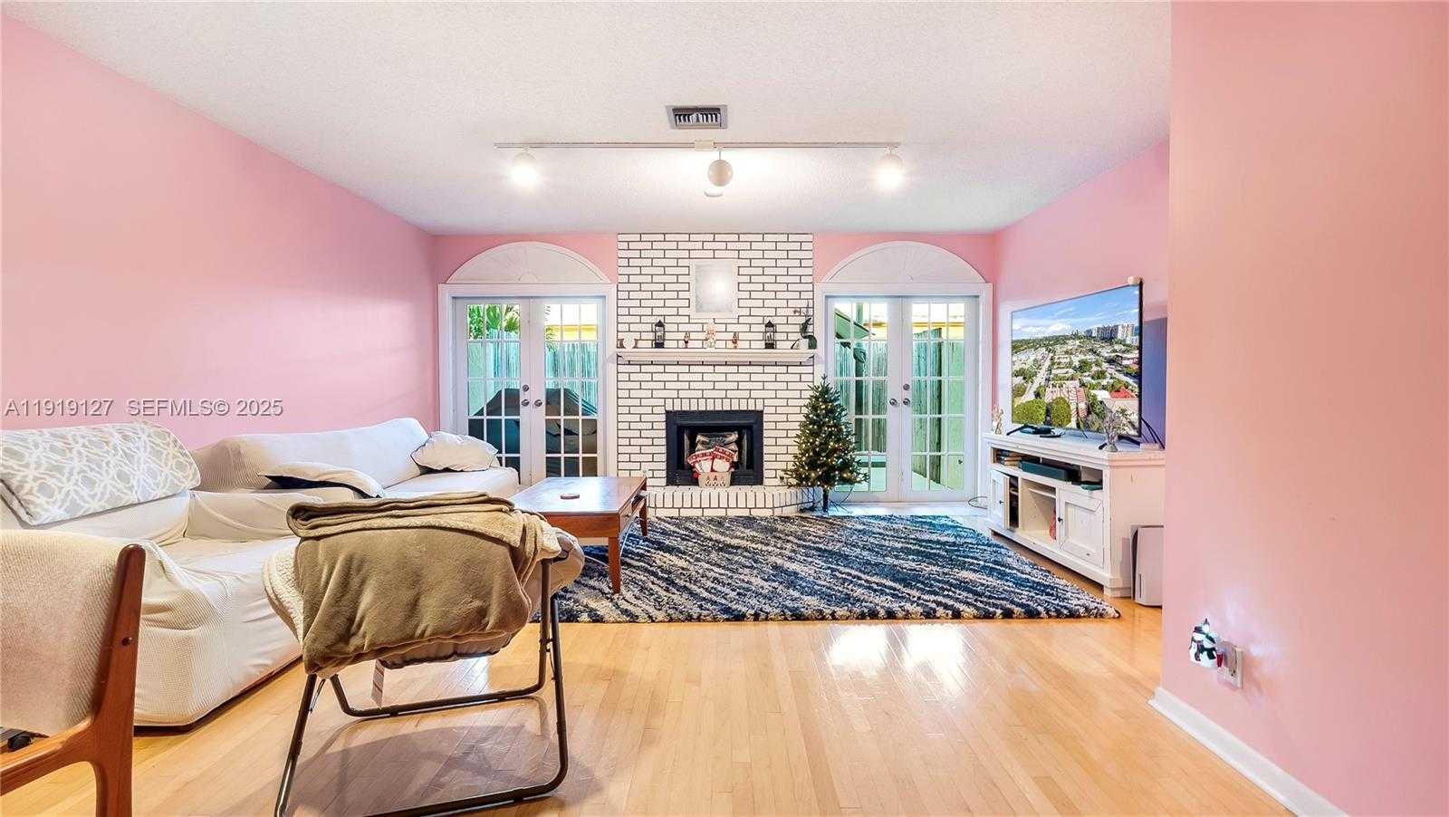 Small Image of 206 WASHINGTONIA AVE, Lauderdale By The Sea Number 18