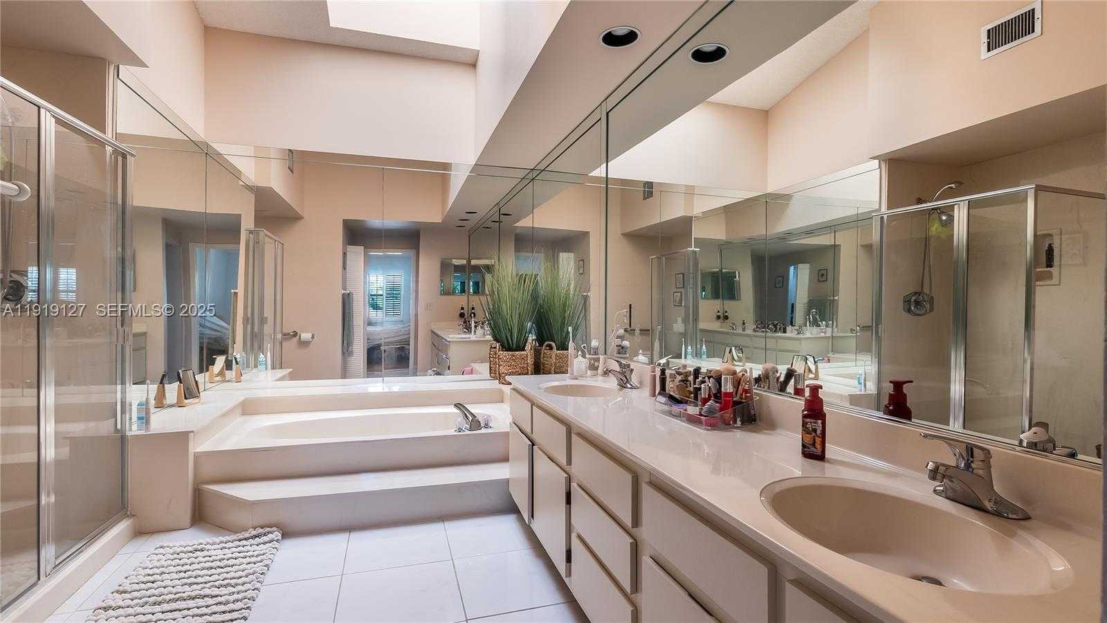 Small Image of 206 WASHINGTONIA AVE, Lauderdale By The Sea Number 24