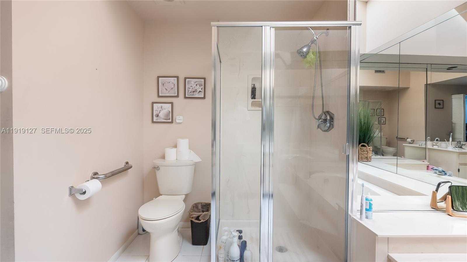 Small Image of 206 WASHINGTONIA AVE, Lauderdale By The Sea Number 25