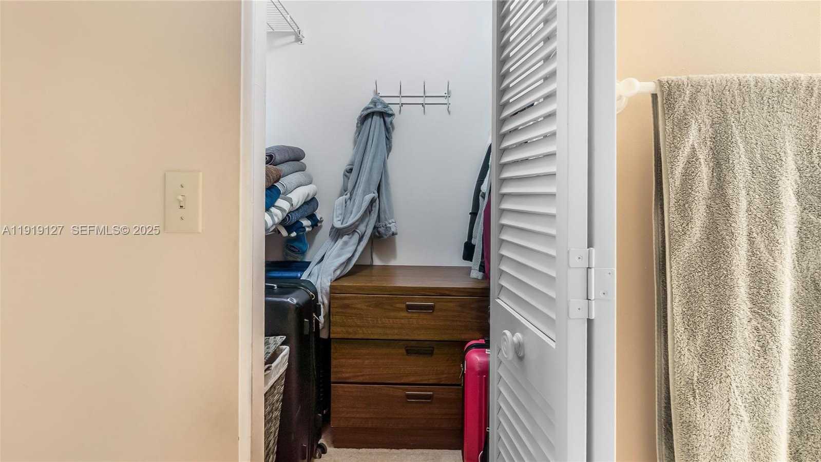 Small Image of 206 WASHINGTONIA AVE, Lauderdale By The Sea Number 28