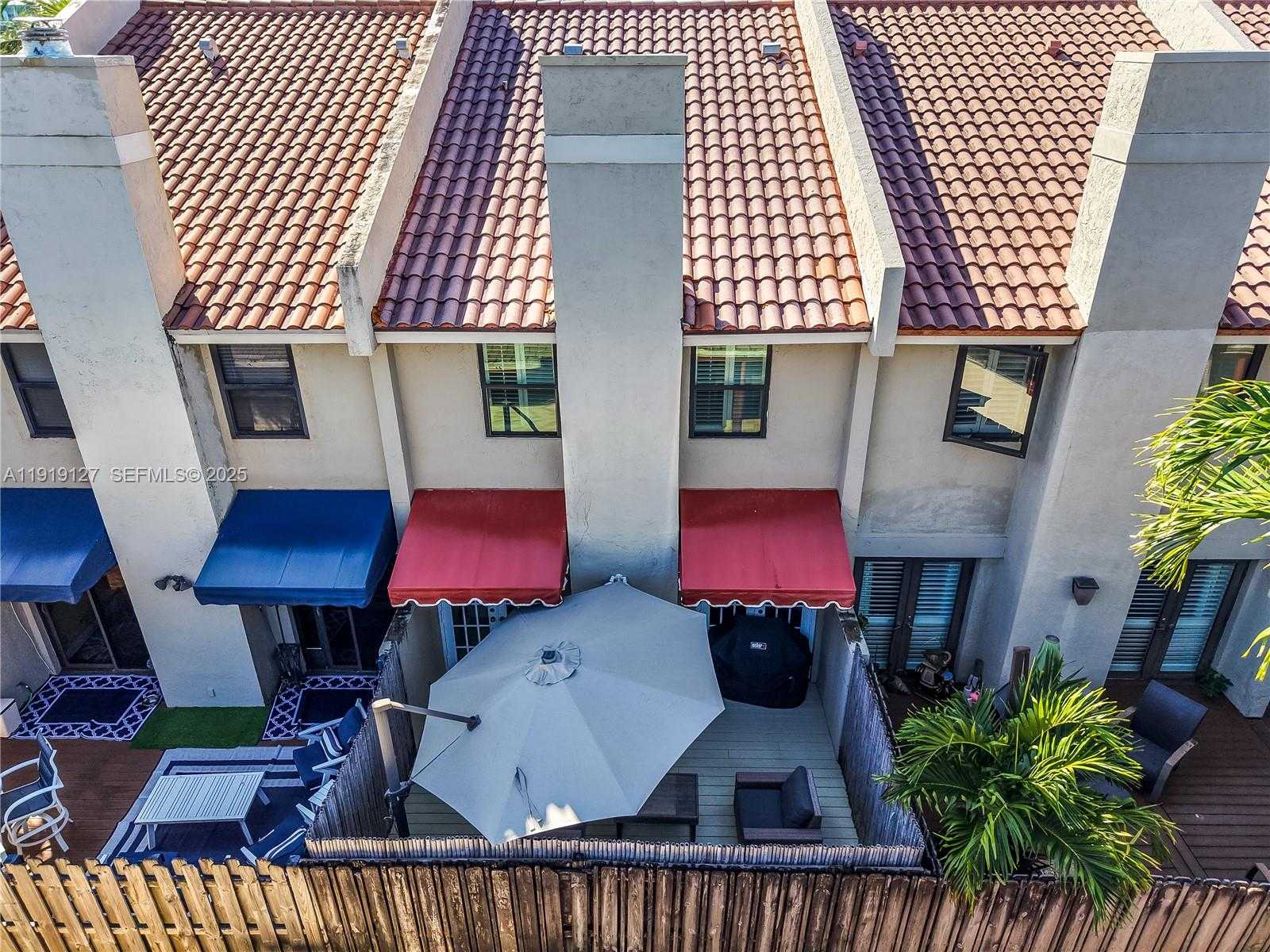 Small Image of 206 WASHINGTONIA AVE, Lauderdale By The Sea Number 3