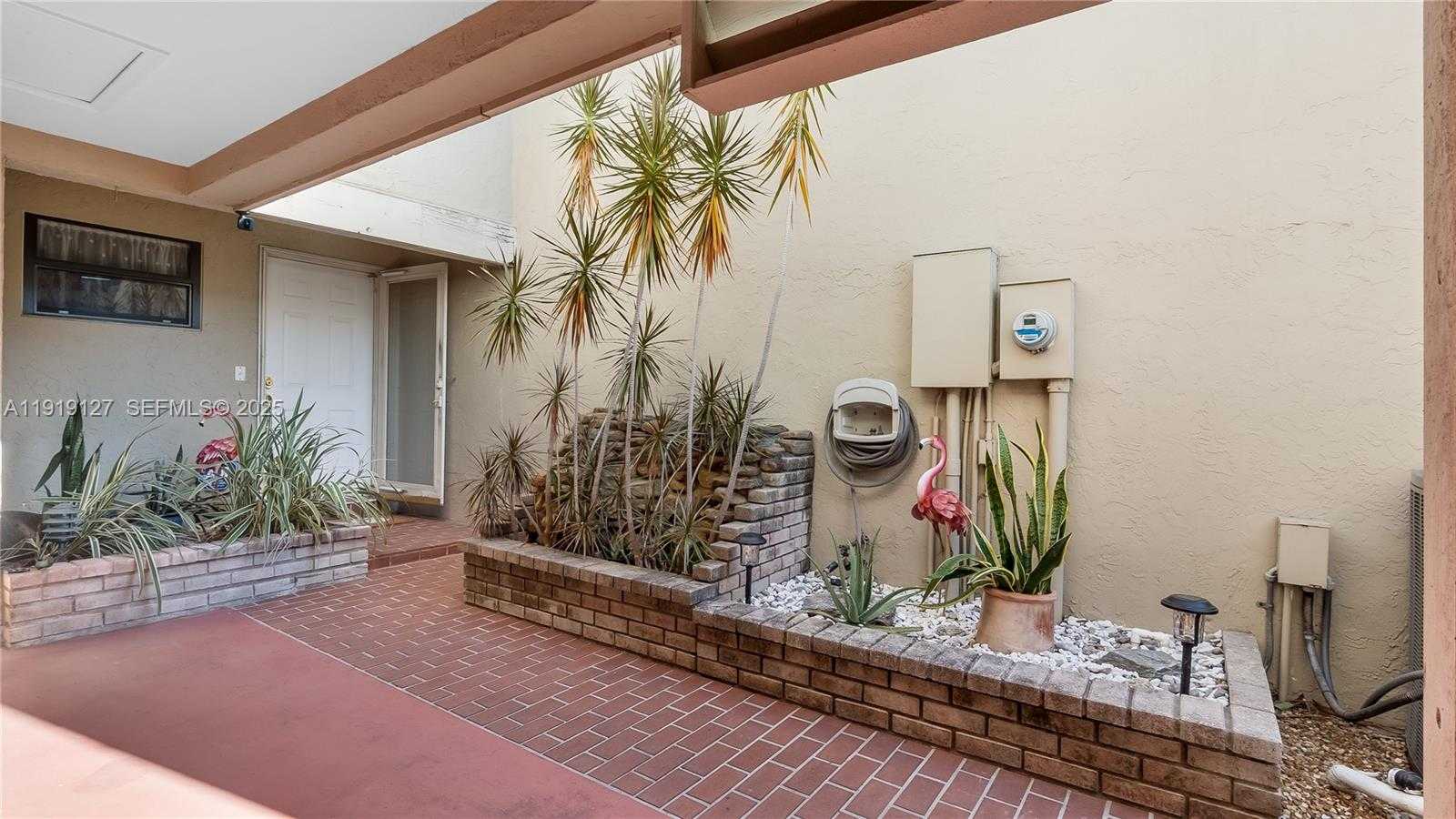 Small Image of 206 WASHINGTONIA AVE, Lauderdale By The Sea Number 4