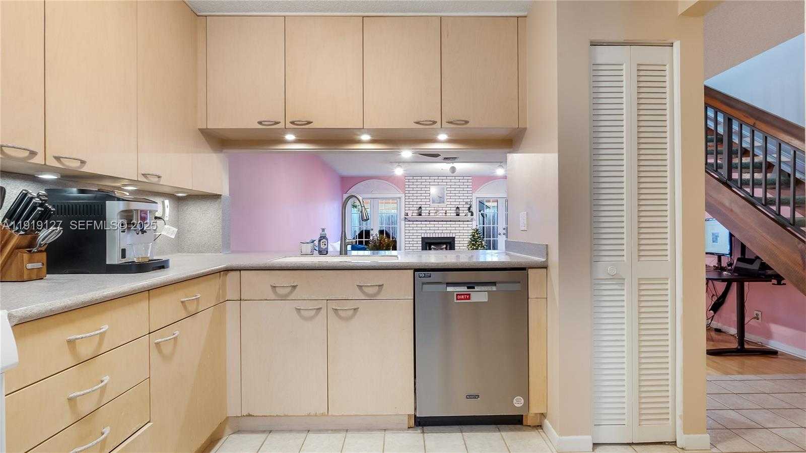 Small Image of 206 WASHINGTONIA AVE, Lauderdale By The Sea Number 8