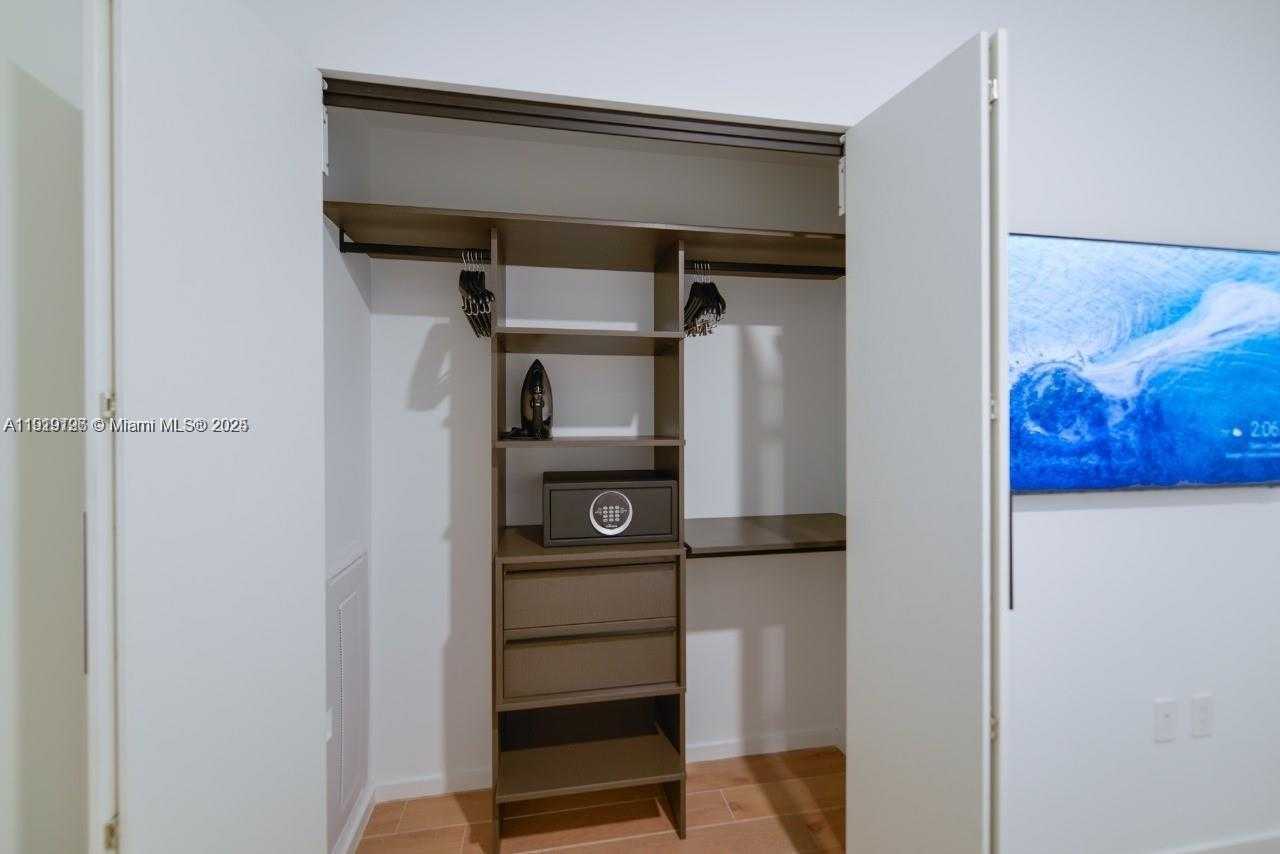 Small Image of 398 NORTH EAST 5TH ST #4210, Miami Number 13