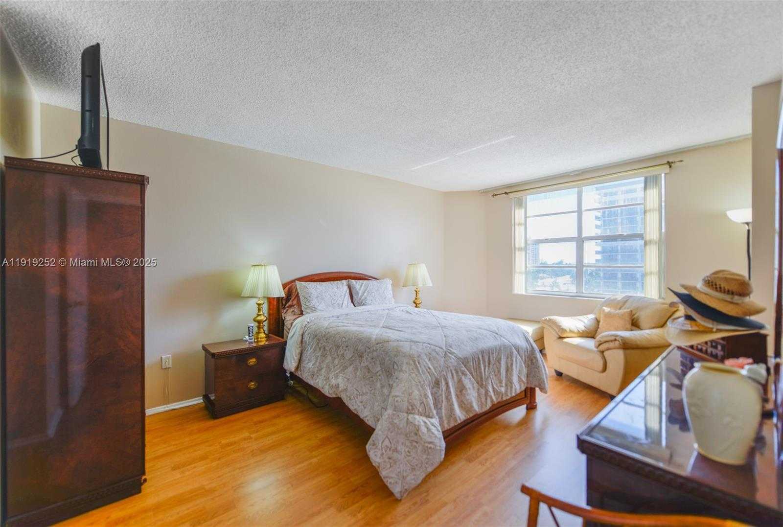 Small Image of 1985 SOUTH OCEAN DR #6J, Hallandale Beach Number 13