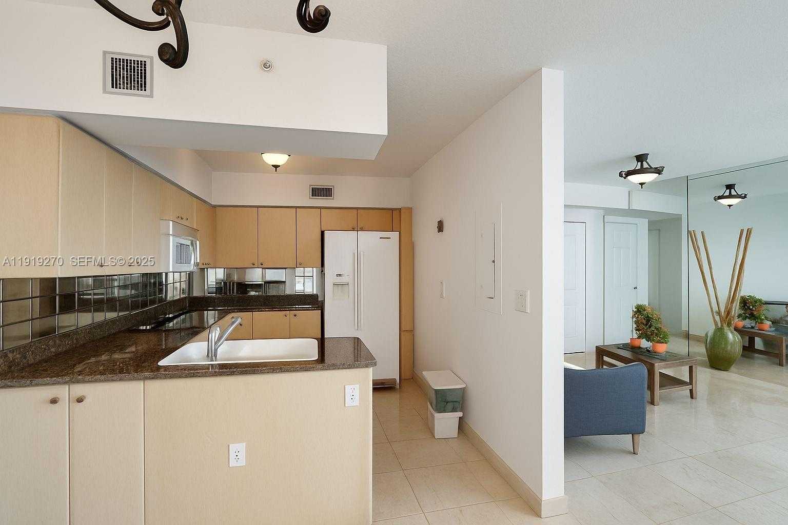 Small Image of 3370 HIDDEN BAY DR #511, Aventura Number 7