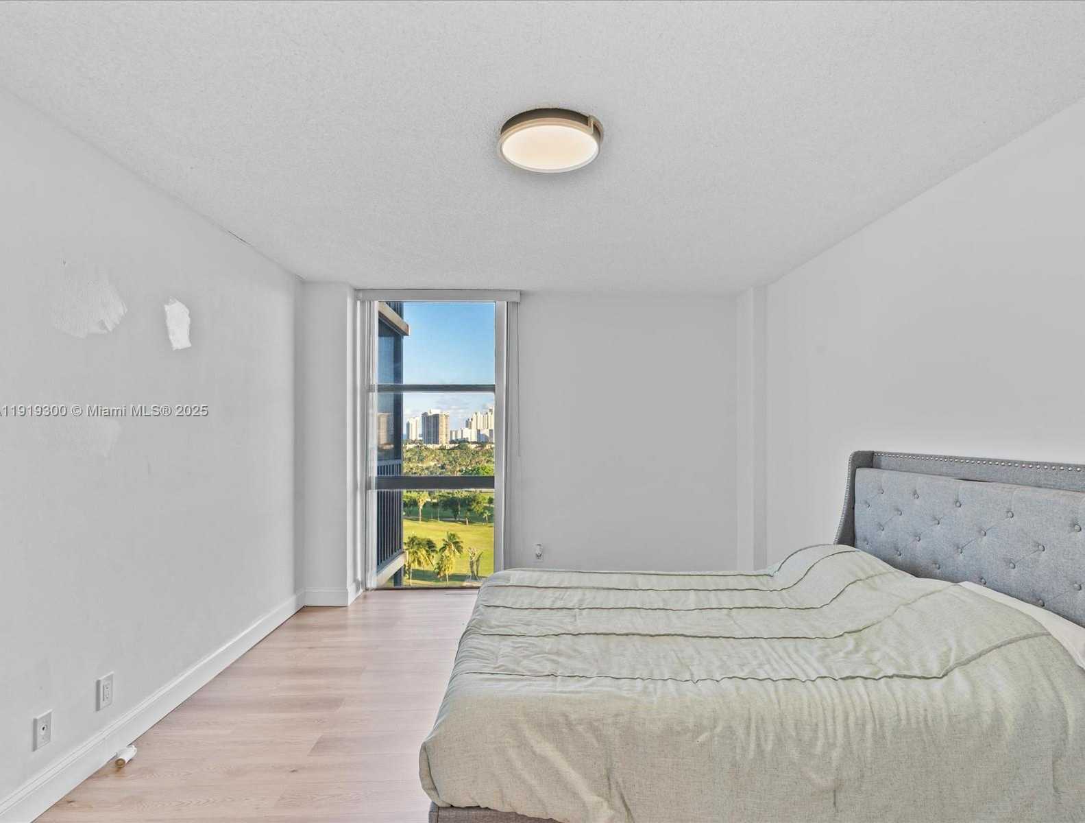 Imagen de Pequeño Objeto