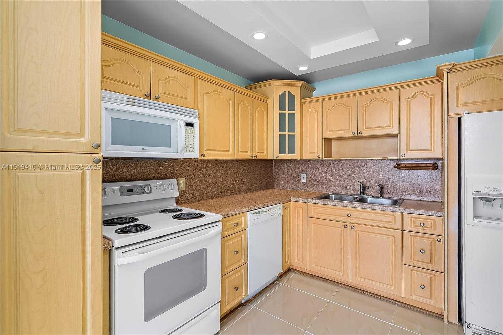 Small Image of 2025 NORTH EAST 164TH ST #907, North Miami Beach Number 12