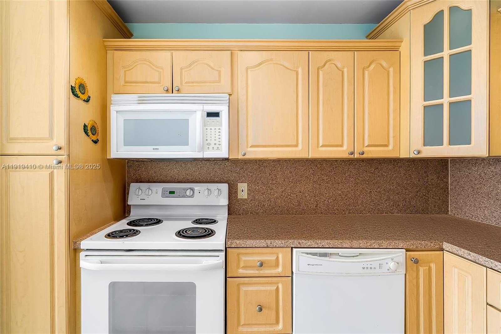 Small Image of 2025 NORTH EAST 164TH ST #907, North Miami Beach Number 13