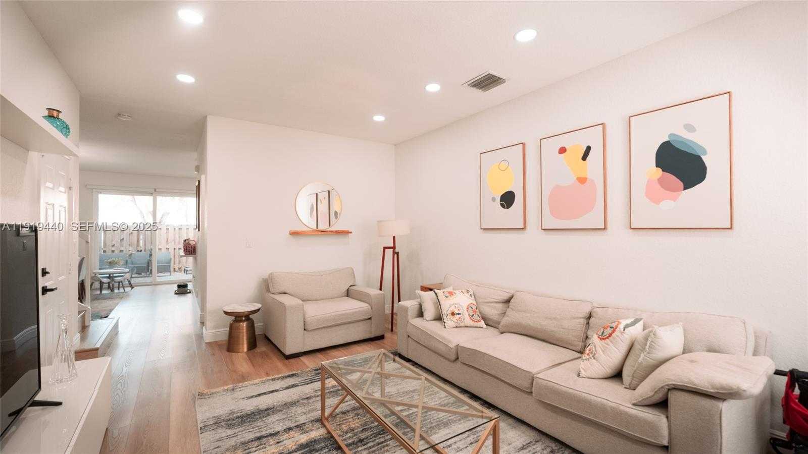 Small Image of 12791 SOUTH WEST 132ND TER, Miami Number 4