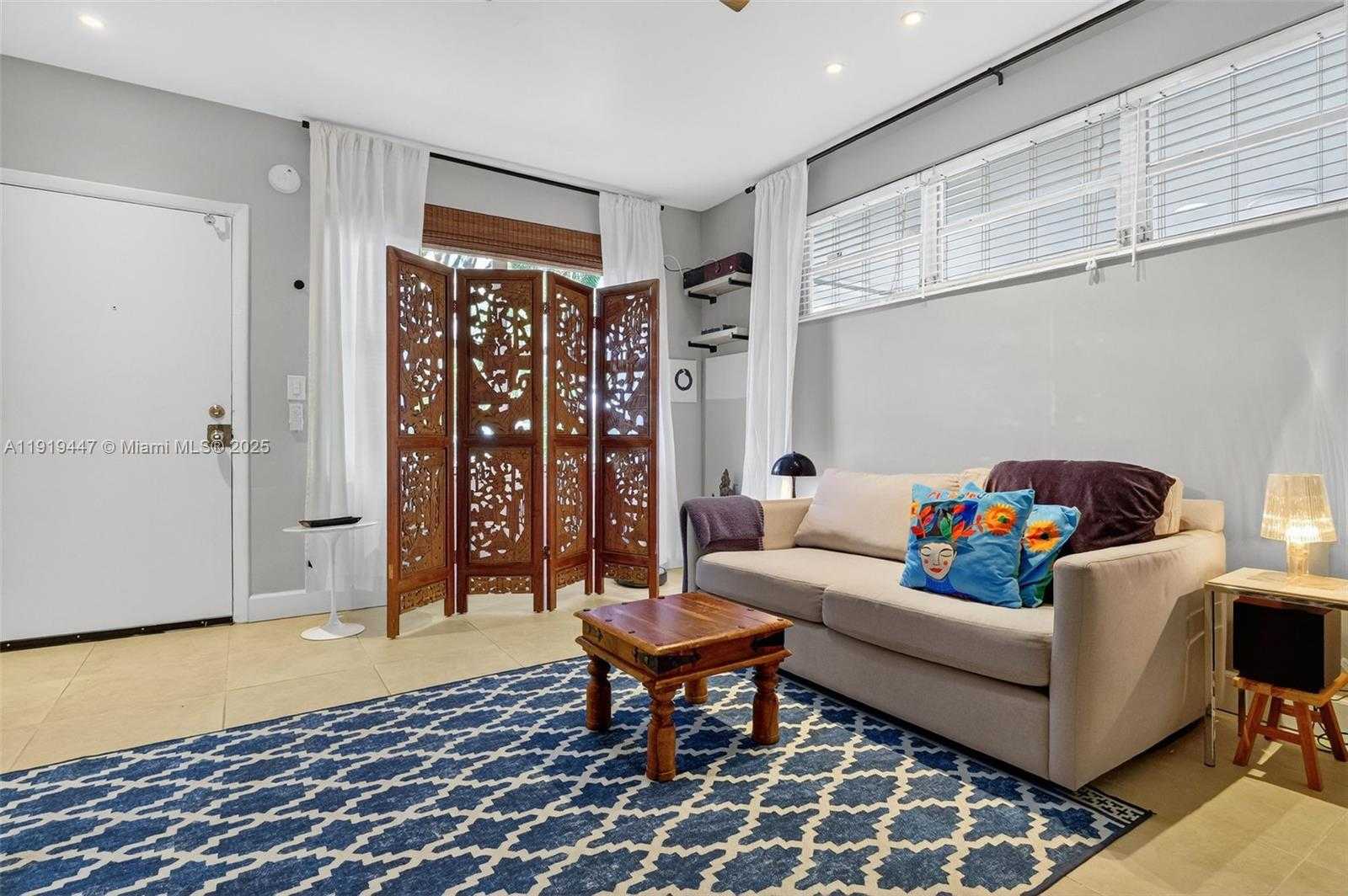 Small Image of 2445 LAKE PANCOAST DR #4, Miami Beach Number 12