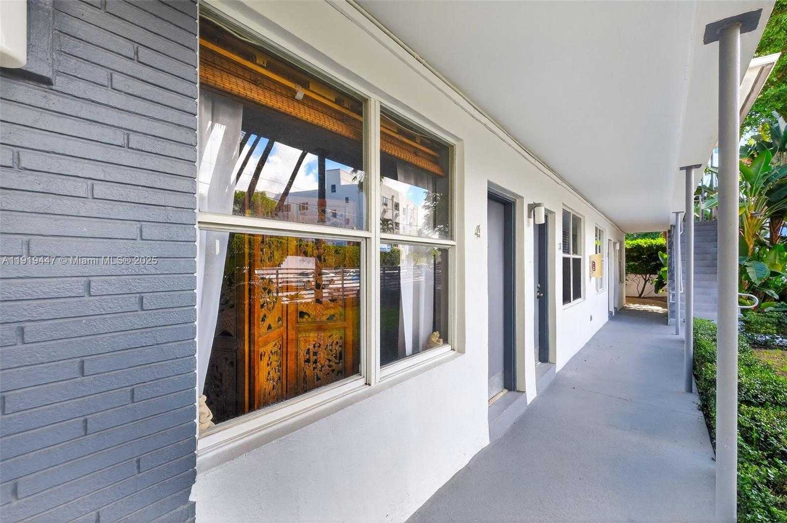 Small Image of 2445 LAKE PANCOAST DR #4, Miami Beach Number 15