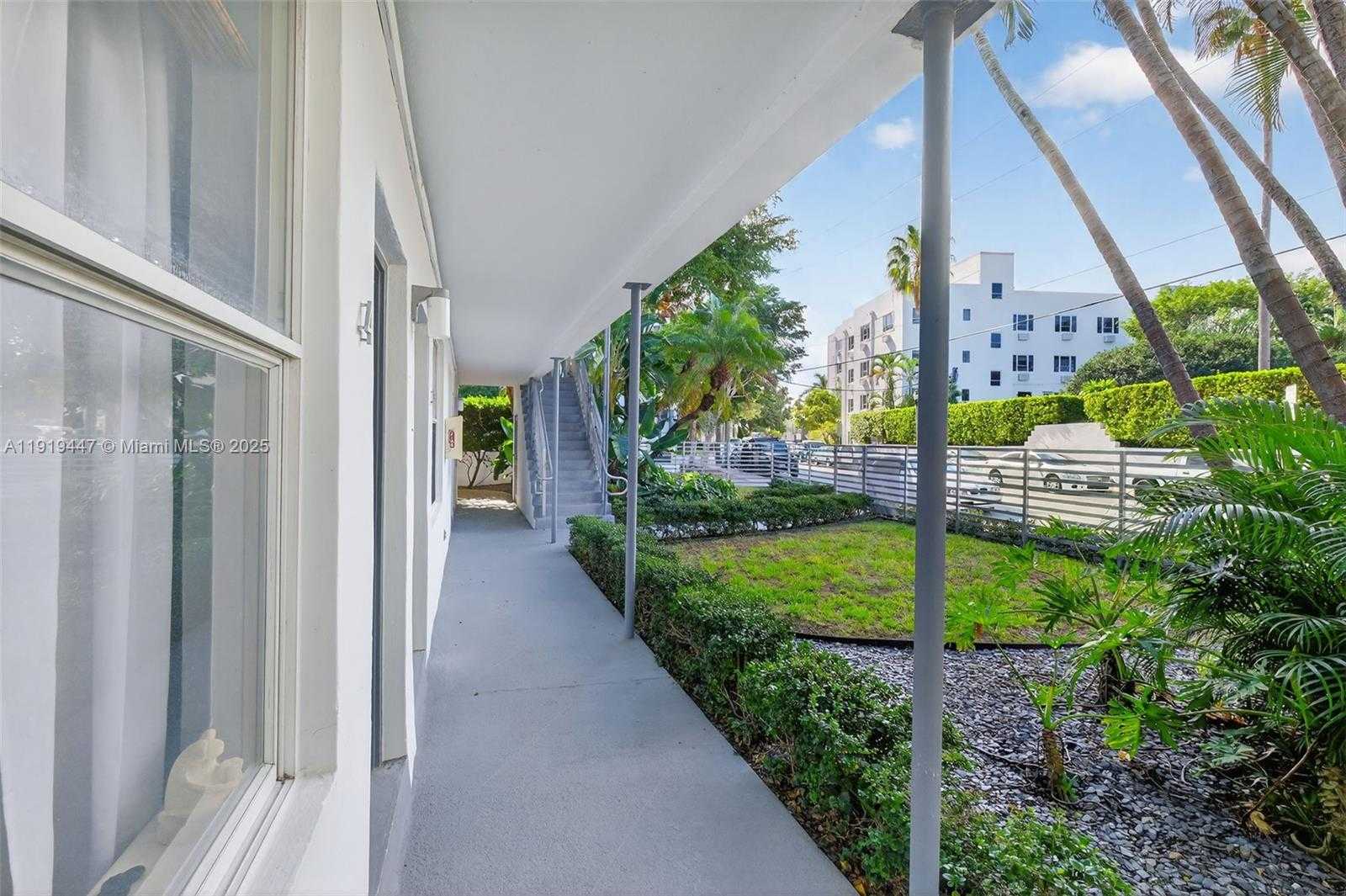 Small Image of 2445 LAKE PANCOAST DR #4, Miami Beach Number 16