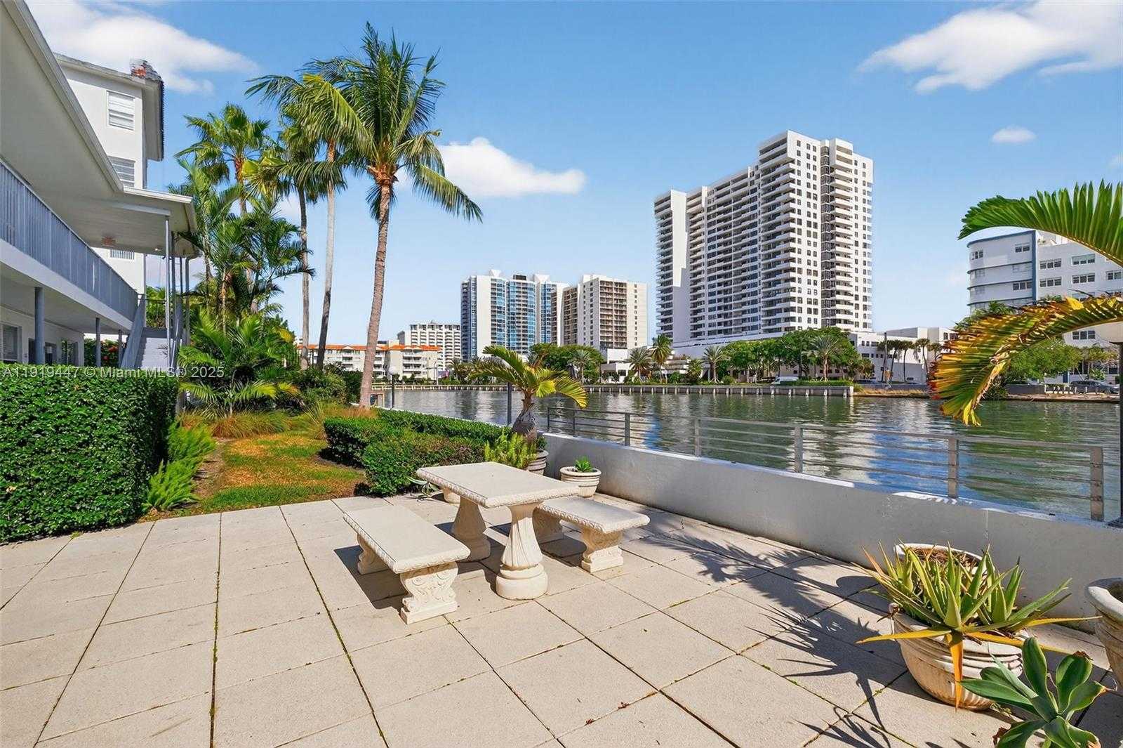 Small Image of 2445 LAKE PANCOAST DR #4, Miami Beach Number 17