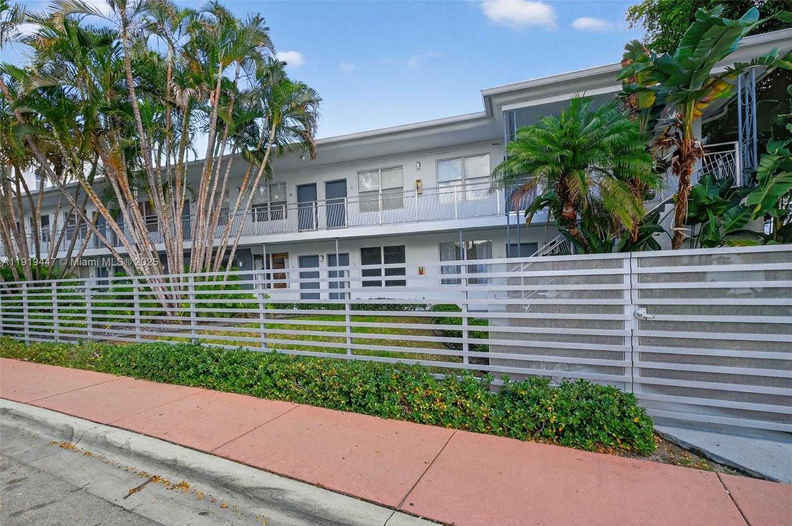 Small Image of 2445 LAKE PANCOAST DR #4, Miami Beach Number 19