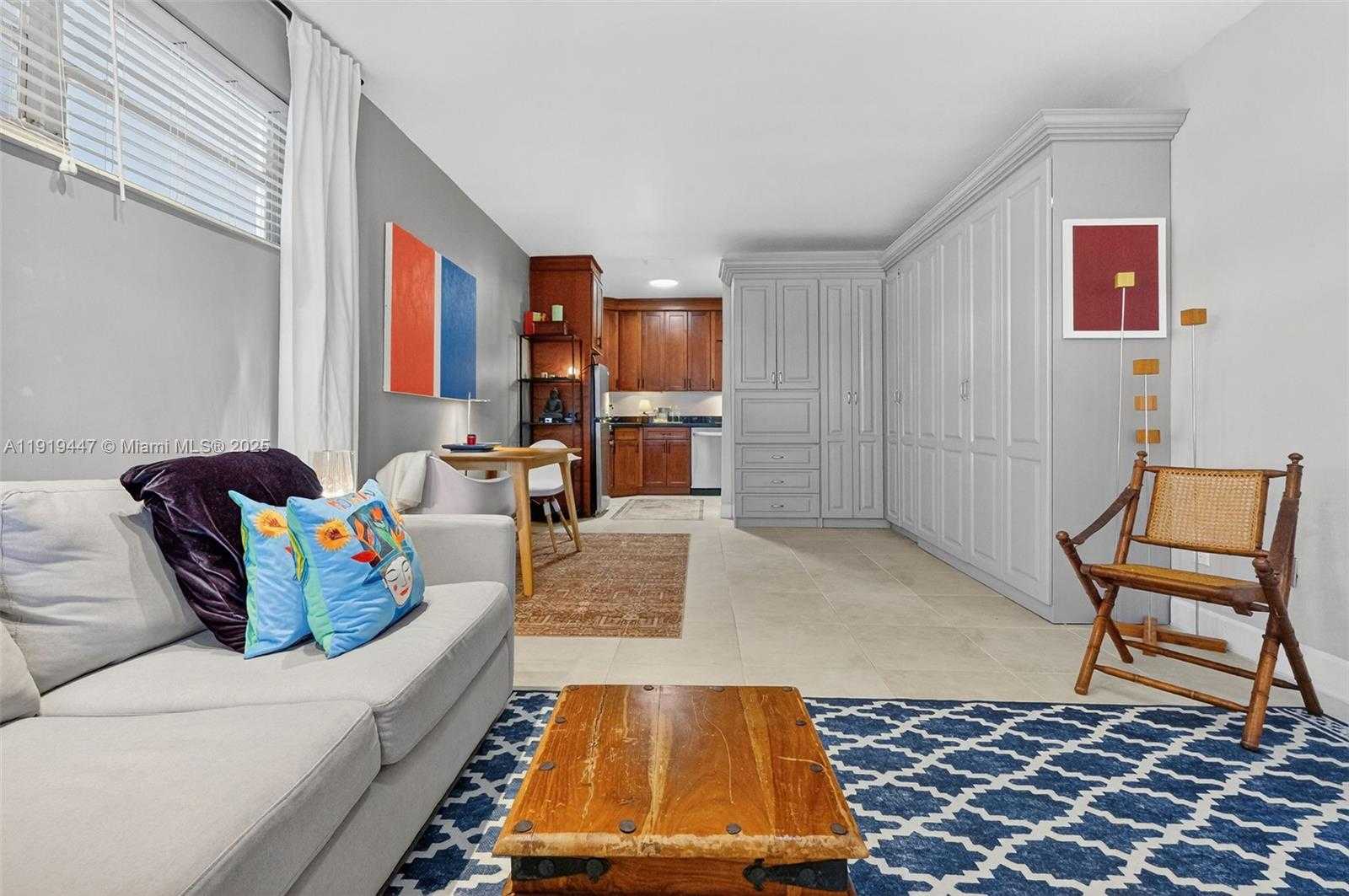 Small Image of 2445 LAKE PANCOAST DR #4, Miami Beach Number 2