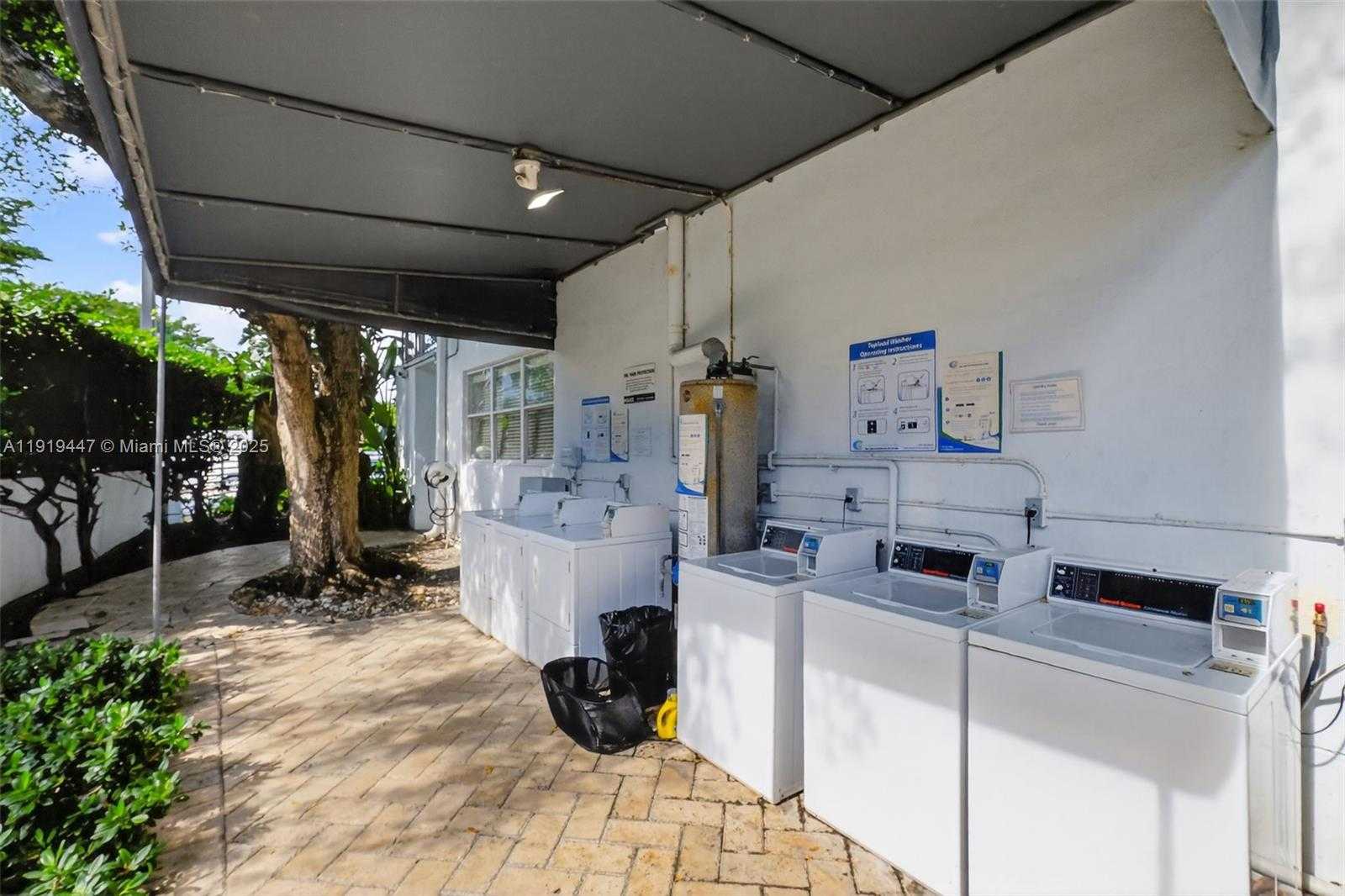 Small Image of 2445 LAKE PANCOAST DR #4, Miami Beach Number 20