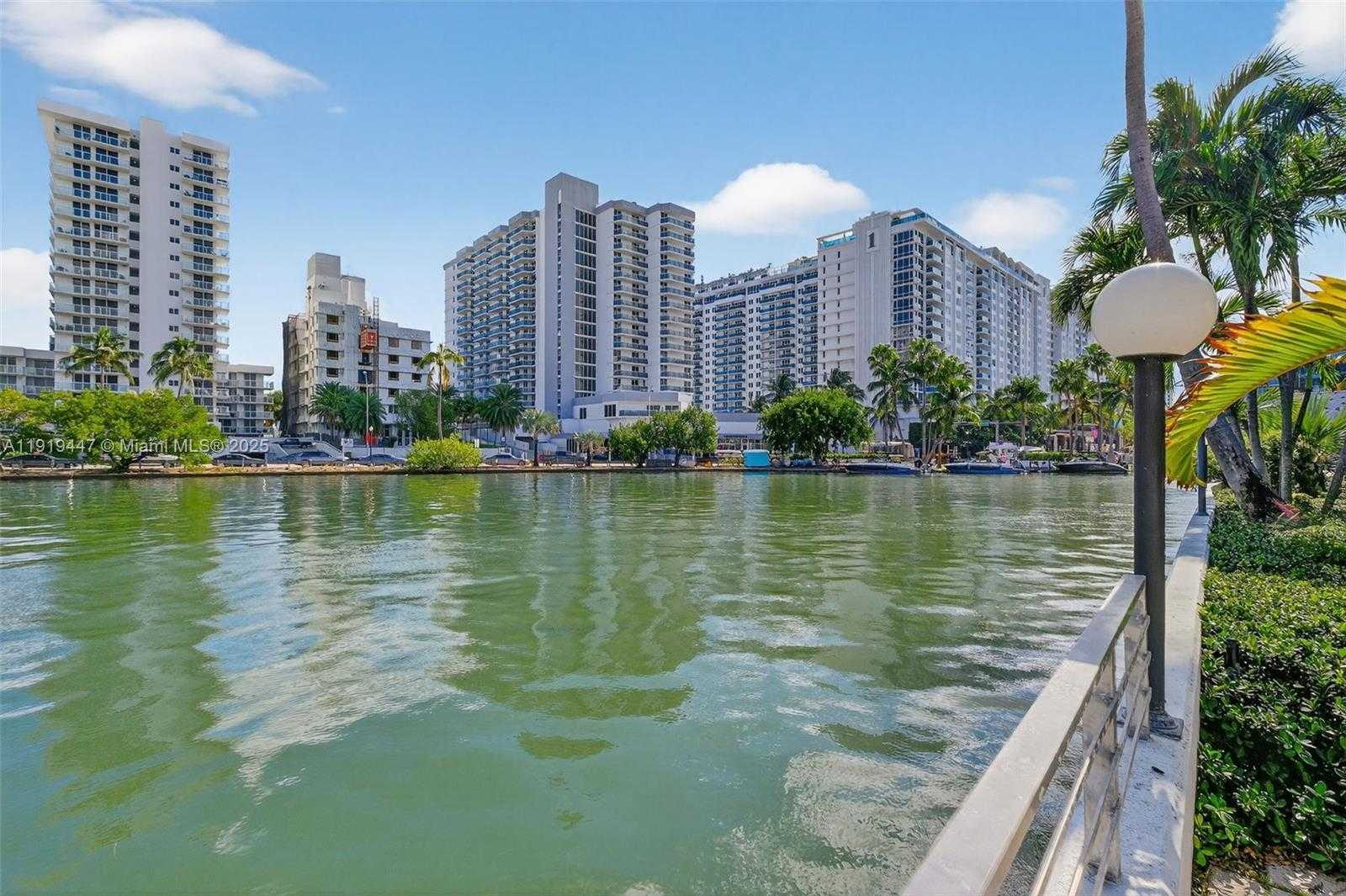 Small Image of 2445 LAKE PANCOAST DR #4, Miami Beach Number 24