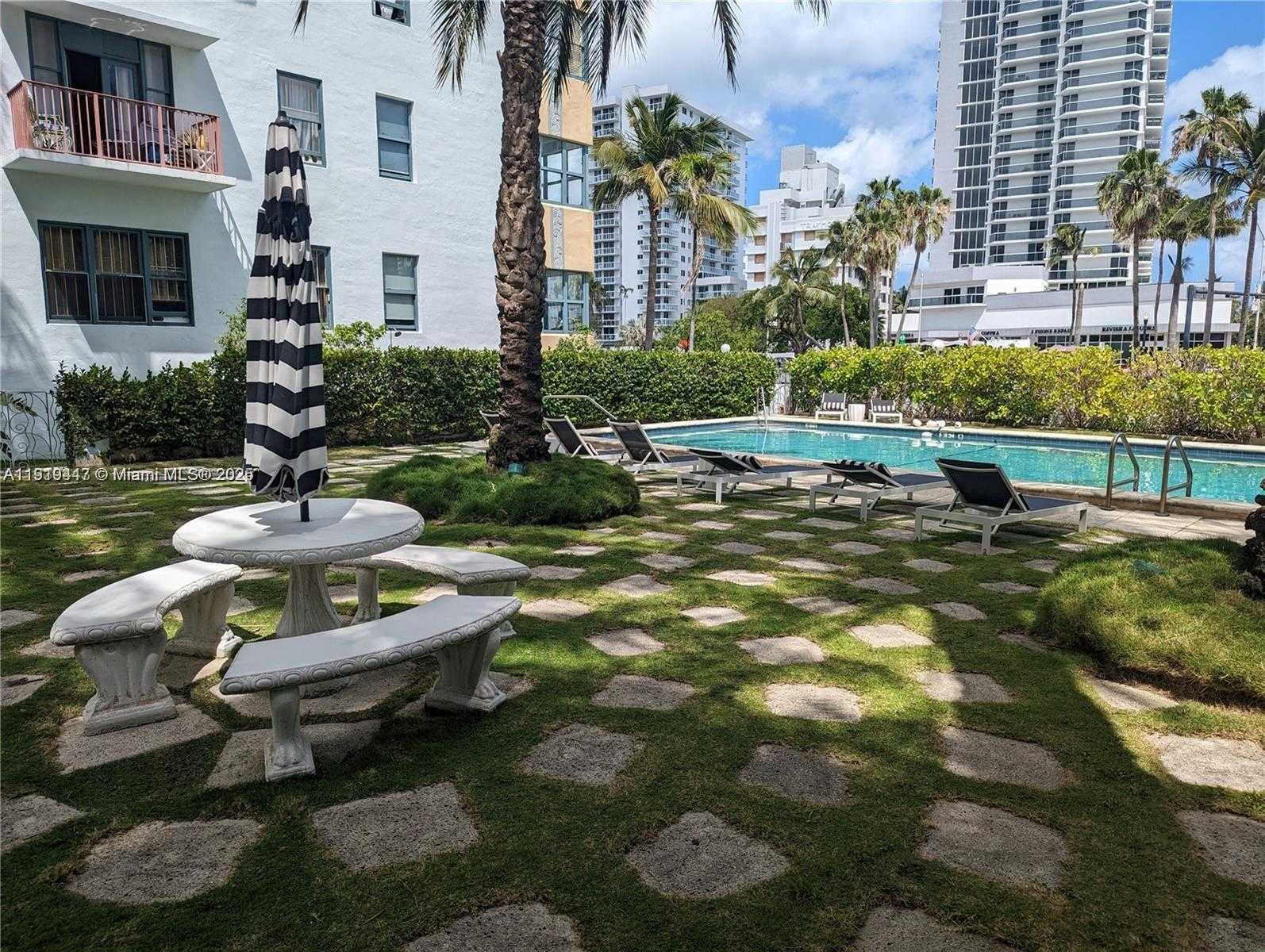 Small Image of 2445 LAKE PANCOAST DR #4, Miami Beach Number 27