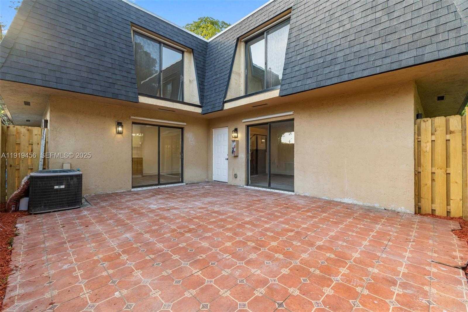 Small Image of 14201 SOUTH WEST 94TH CIR LN #103-5, Miami Number 4