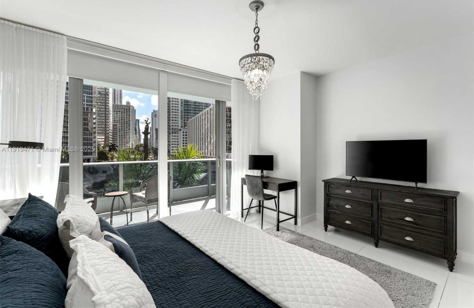 Small Image of 200 BISCAYNE BOULEVARD WAY #303, Miami Number 12