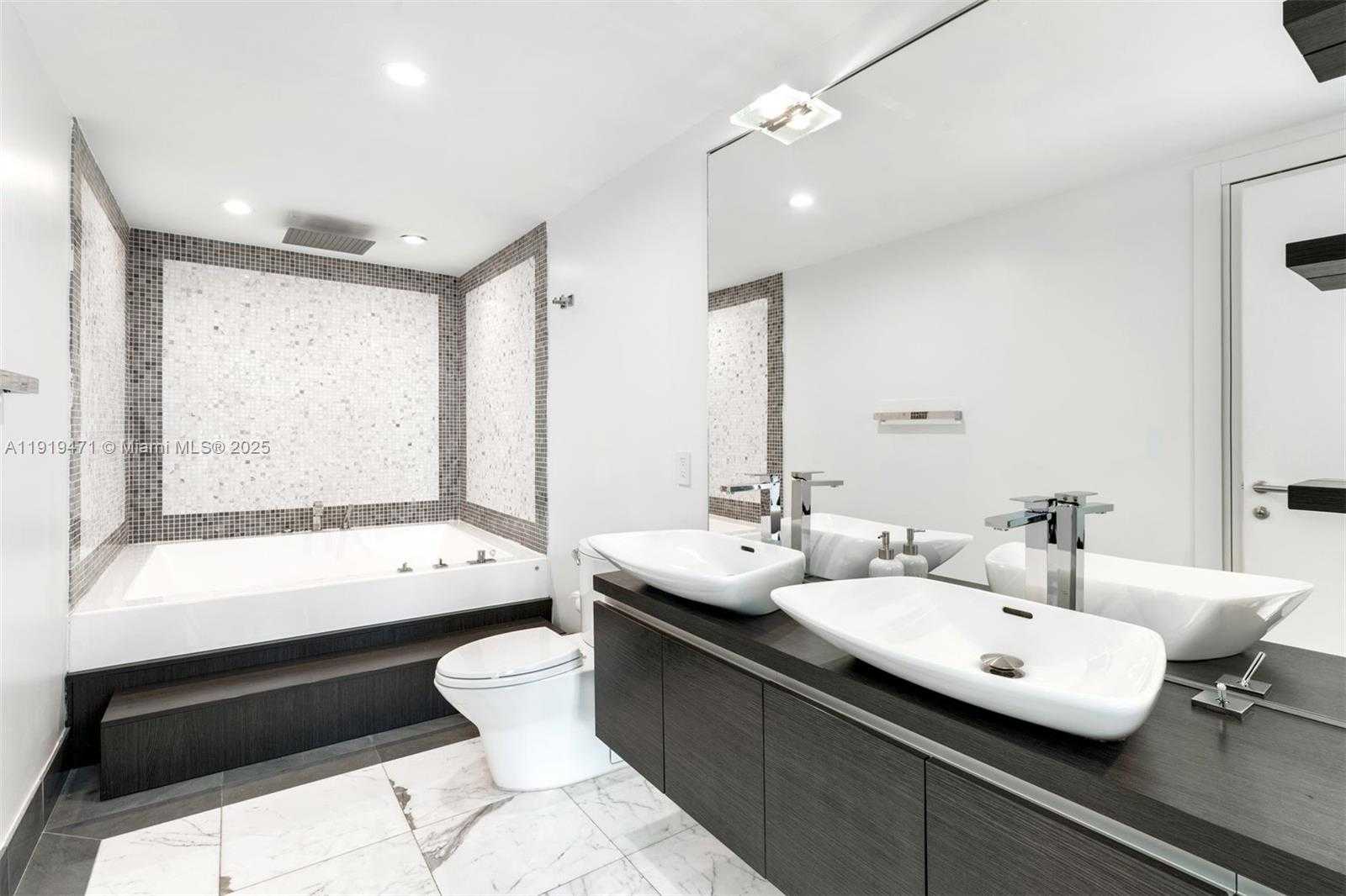 Small Image of 200 BISCAYNE BOULEVARD WAY #303, Miami Number 13