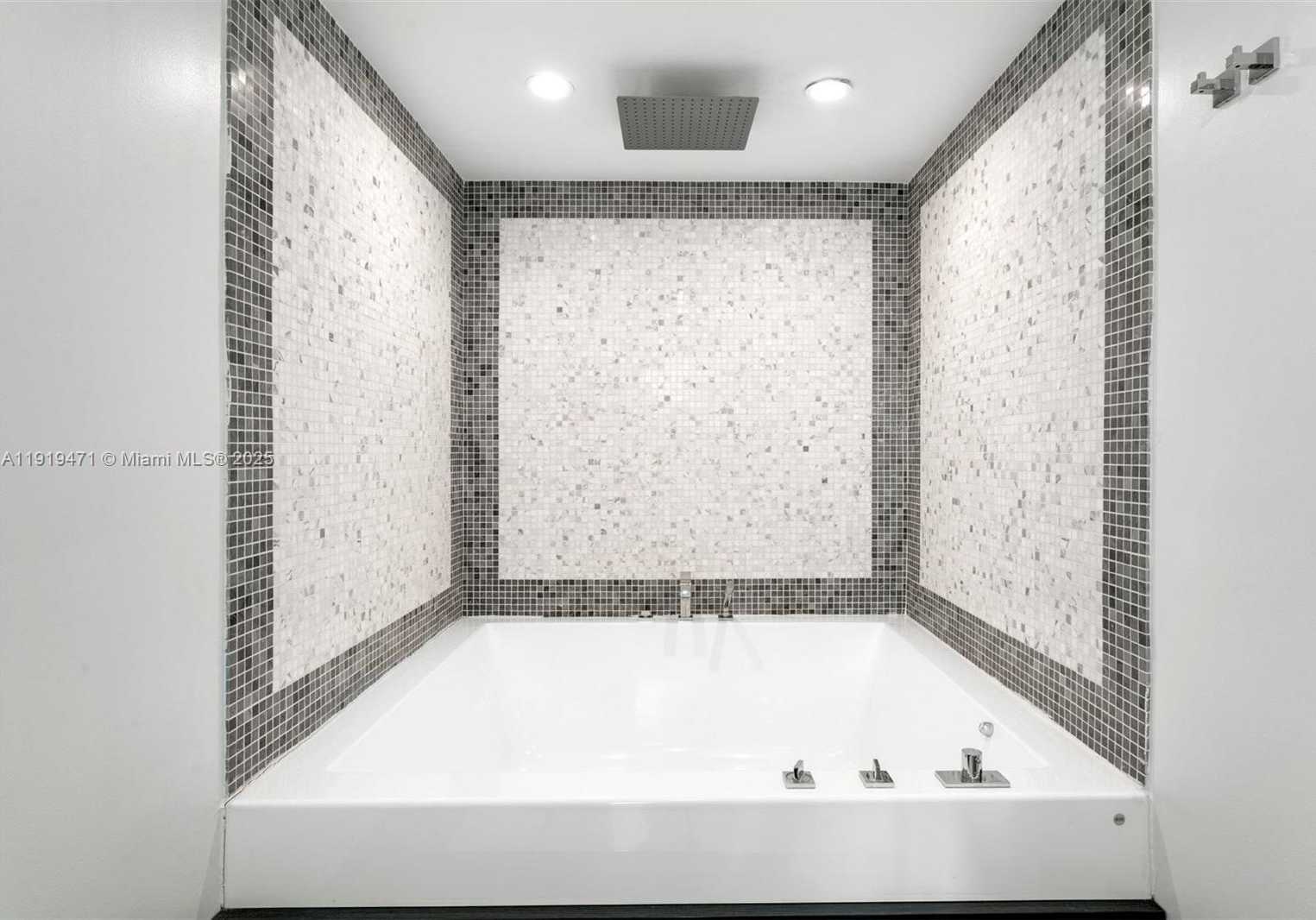 Small Image of 200 BISCAYNE BOULEVARD WAY #303, Miami Number 14