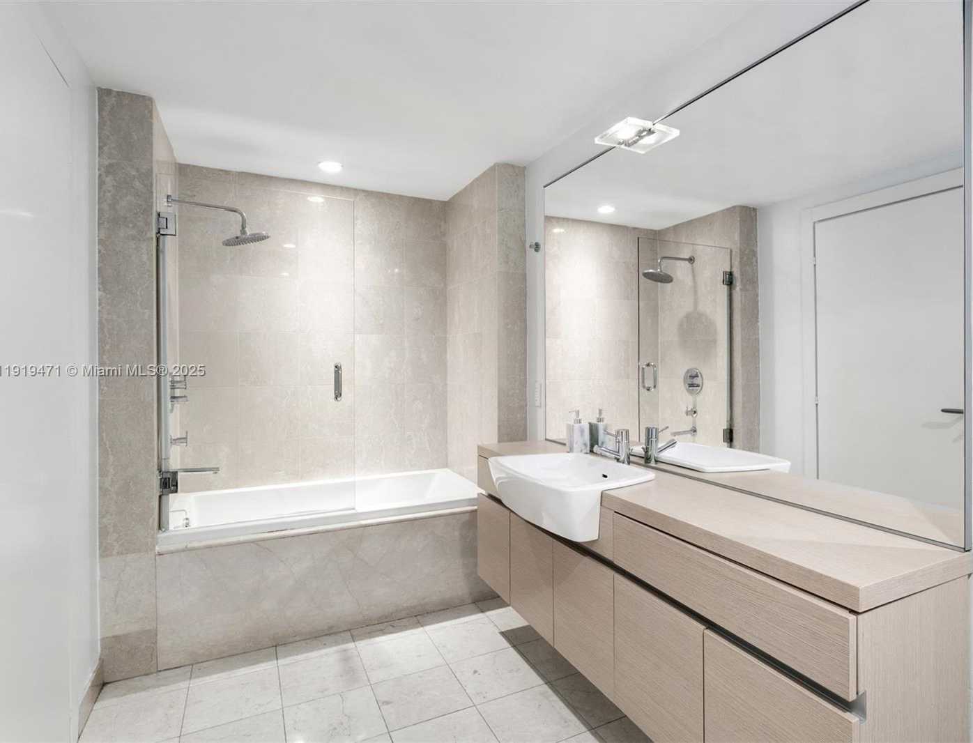 Small Image of 200 BISCAYNE BOULEVARD WAY #303, Miami Number 17