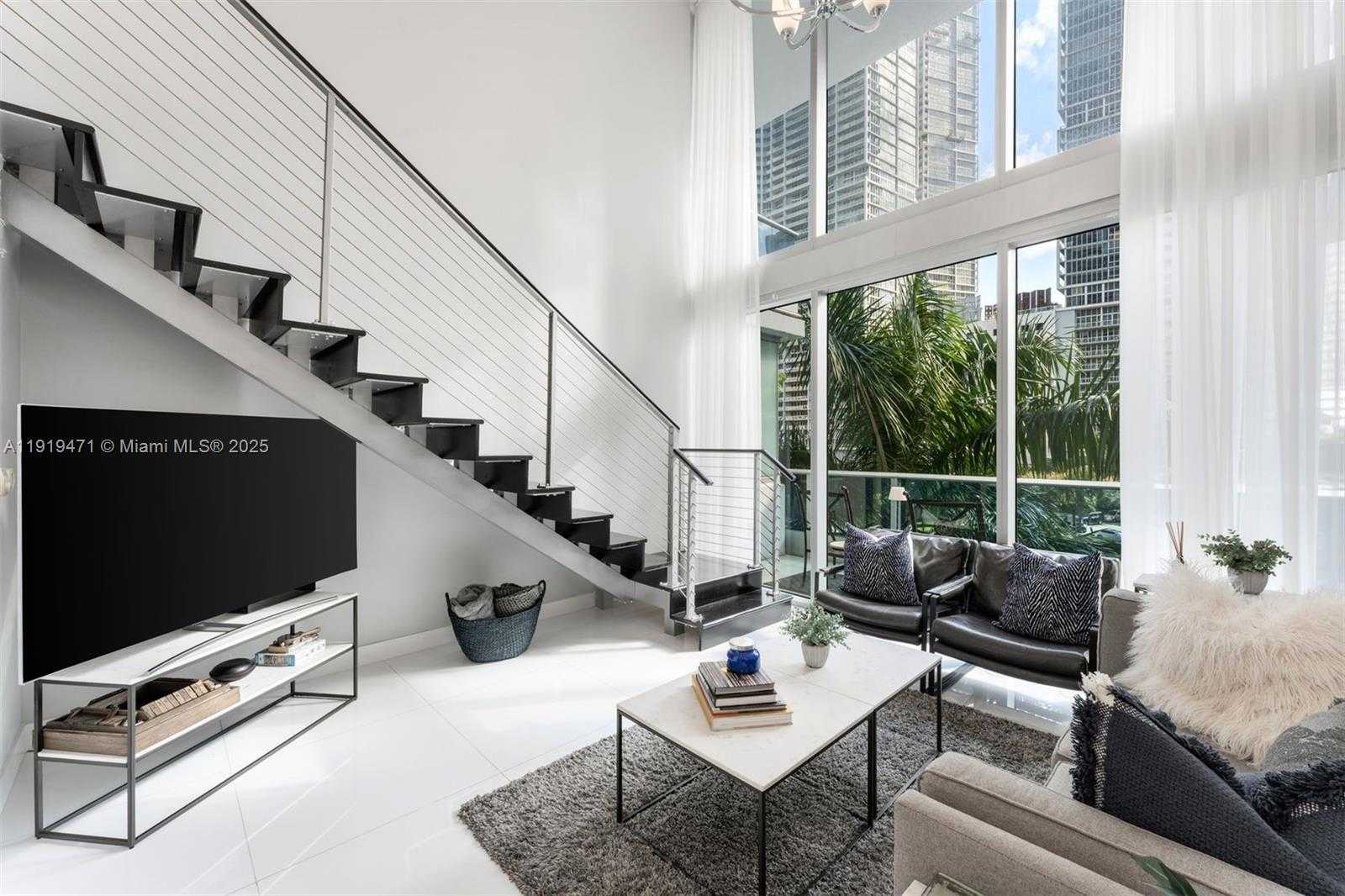 Small Image of 200 BISCAYNE BOULEVARD WAY #303, Miami Number 2