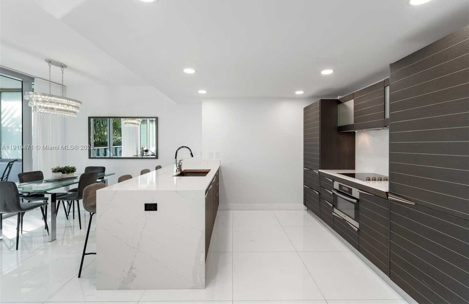 Small Image of 200 BISCAYNE BOULEVARD WAY #303, Miami Number 3