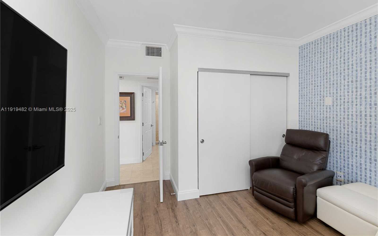 Small Image of 520 BRICKELL KEY DR #A1207, Miami Number 24