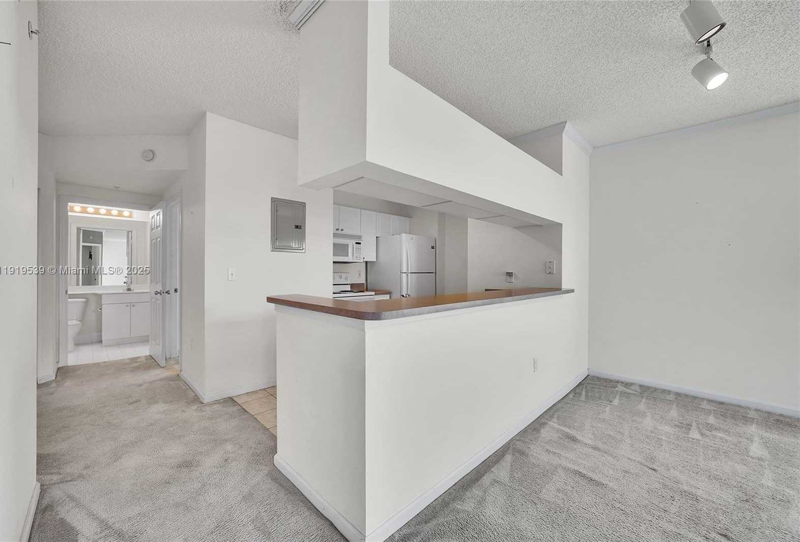 Small Image of 17125 NORTH BAY RD #3612, Sunny Isles Beach Number 11