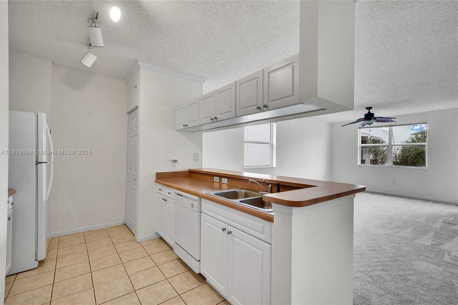 Small Image of 17125 NORTH BAY RD #3612, Sunny Isles Beach Number 5