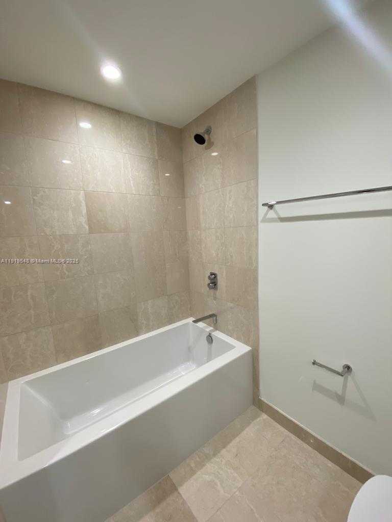 Small Image of 1000 BRICKELL PLZ #3207, Miami Number 21