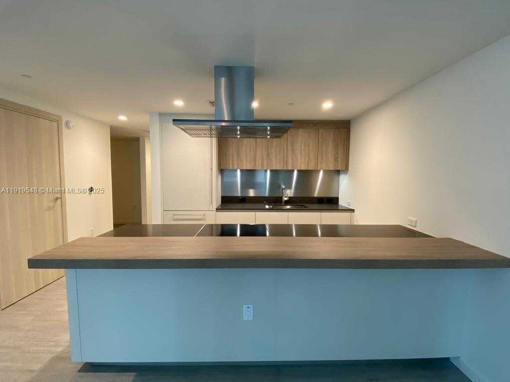 Small Image of 1000 BRICKELL PLZ #3207, Miami Number 9