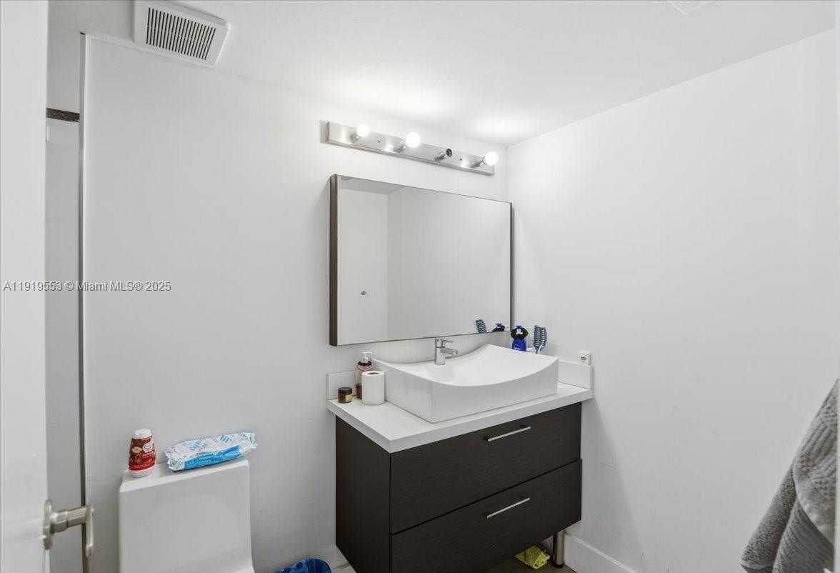 Small Image of 7601 EAST TREASURE DR ## 2109, North Bay Village Number 18