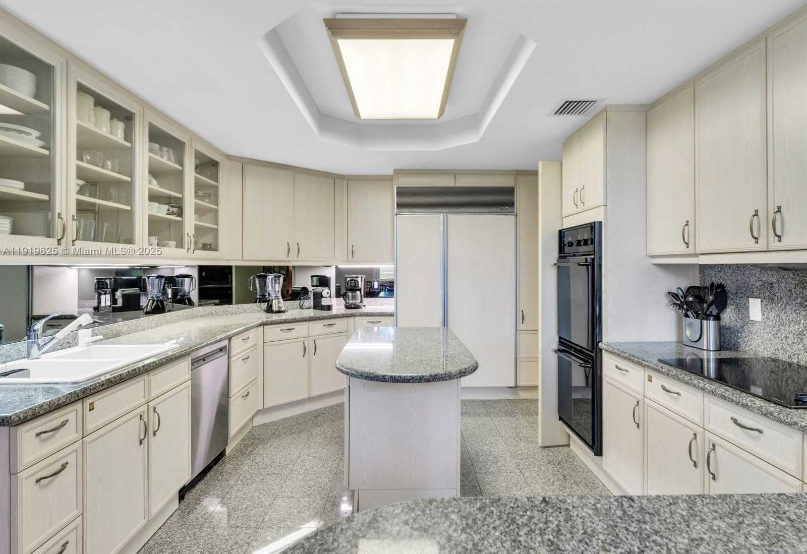 Small Image of 445 GRAND BAY DR #303, Key Biscayne Number 24