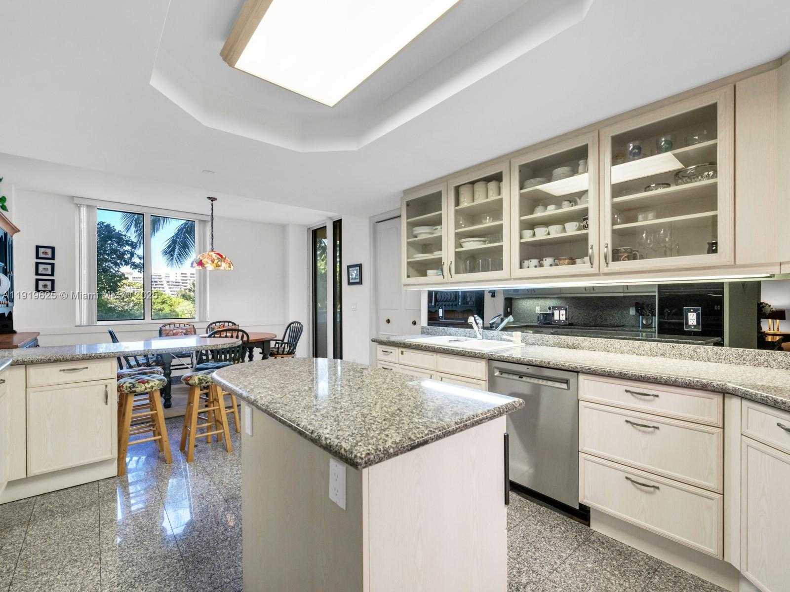 Small Image of 445 GRAND BAY DR #303, Key Biscayne Number 25