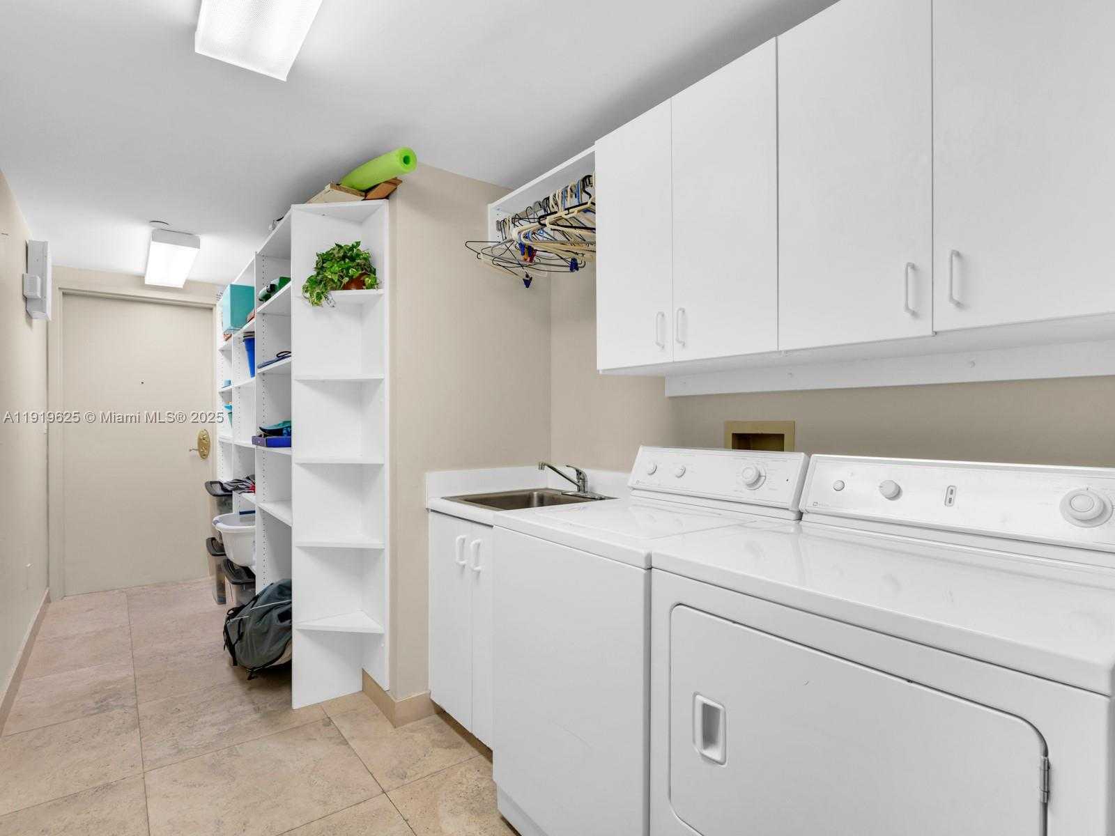 Small Image of 445 GRAND BAY DR #303, Key Biscayne Number 48