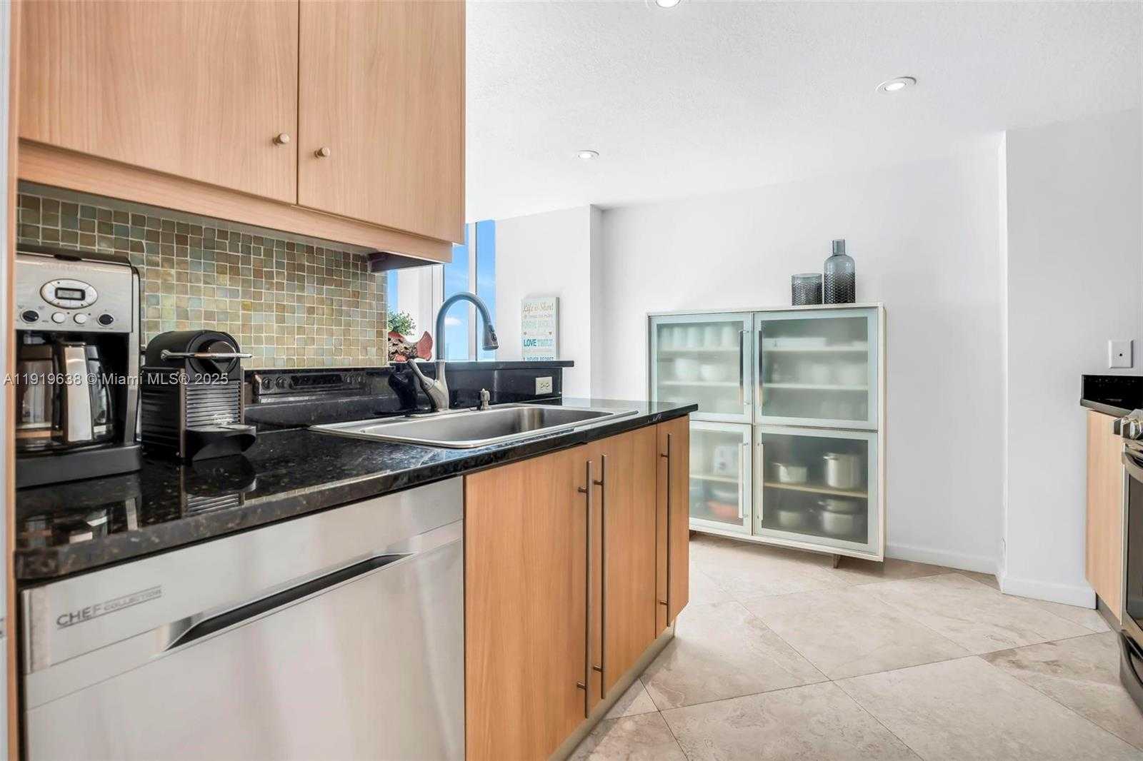 Small Image of 7600 COLLINS AVE #1012, Miami Beach Number 10