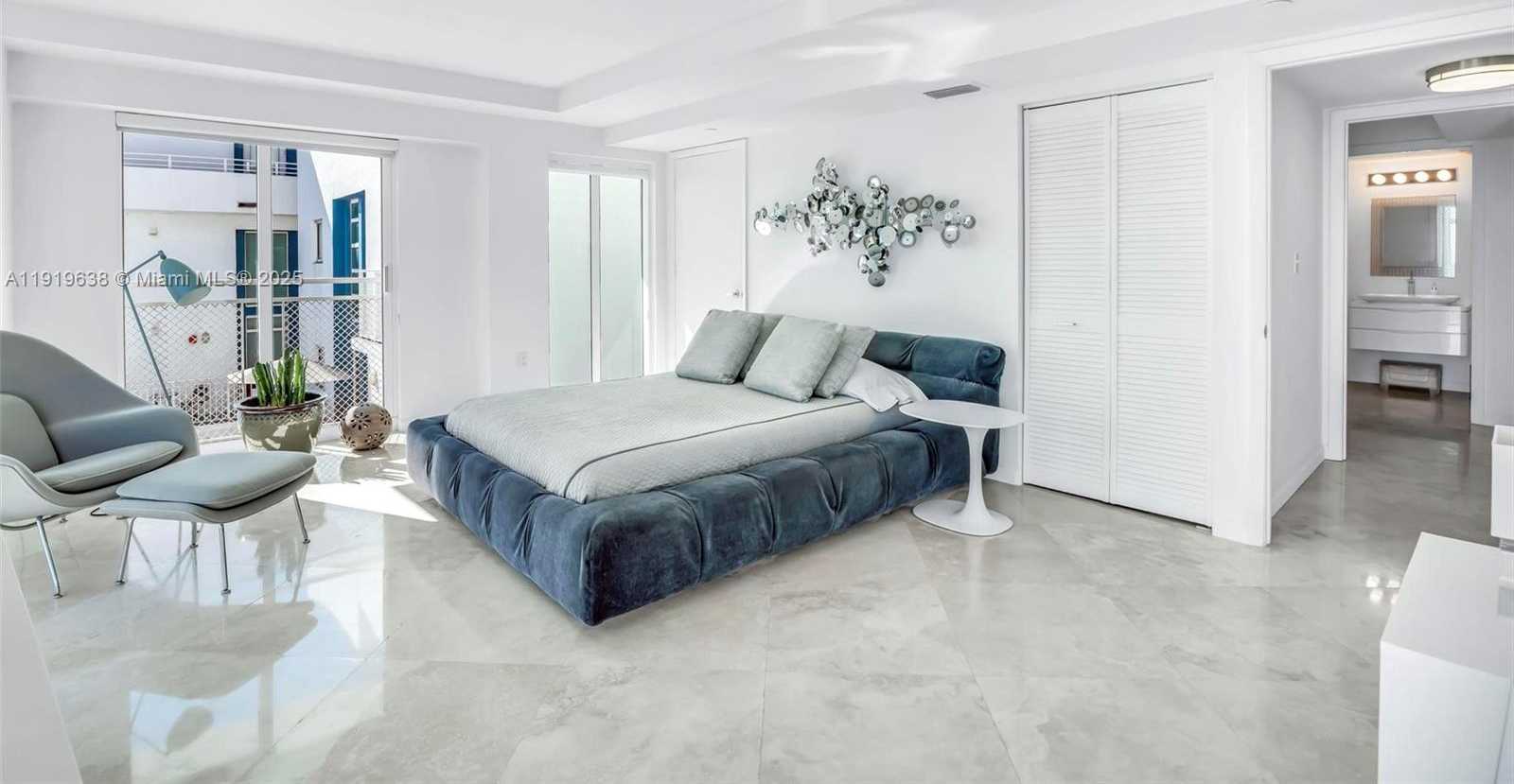 Small Image of 7600 COLLINS AVE #1012, Miami Beach Number 19