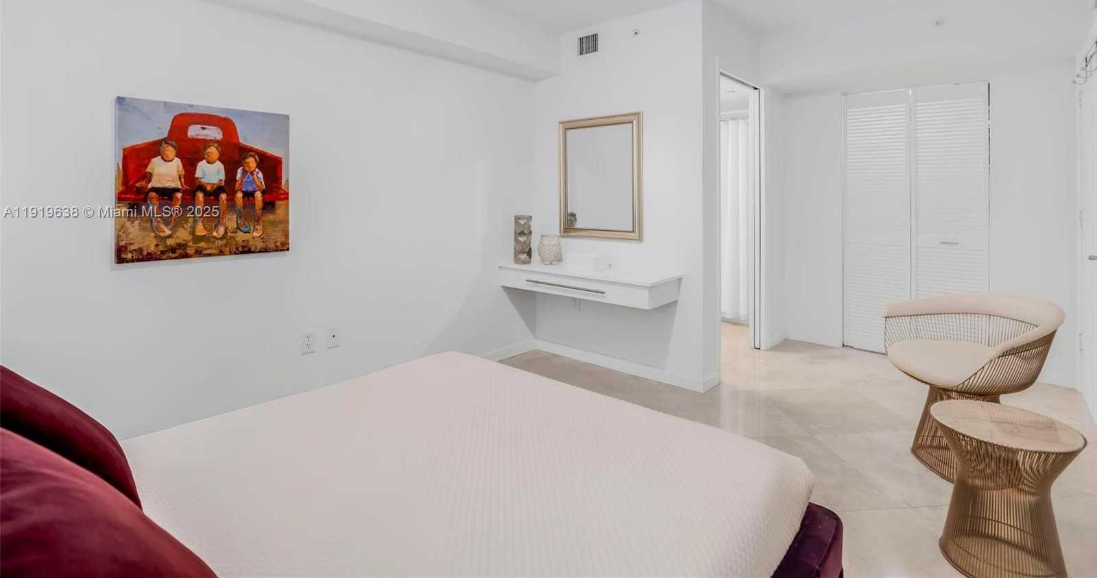 Small Image of 7600 COLLINS AVE #1012, Miami Beach Number 25