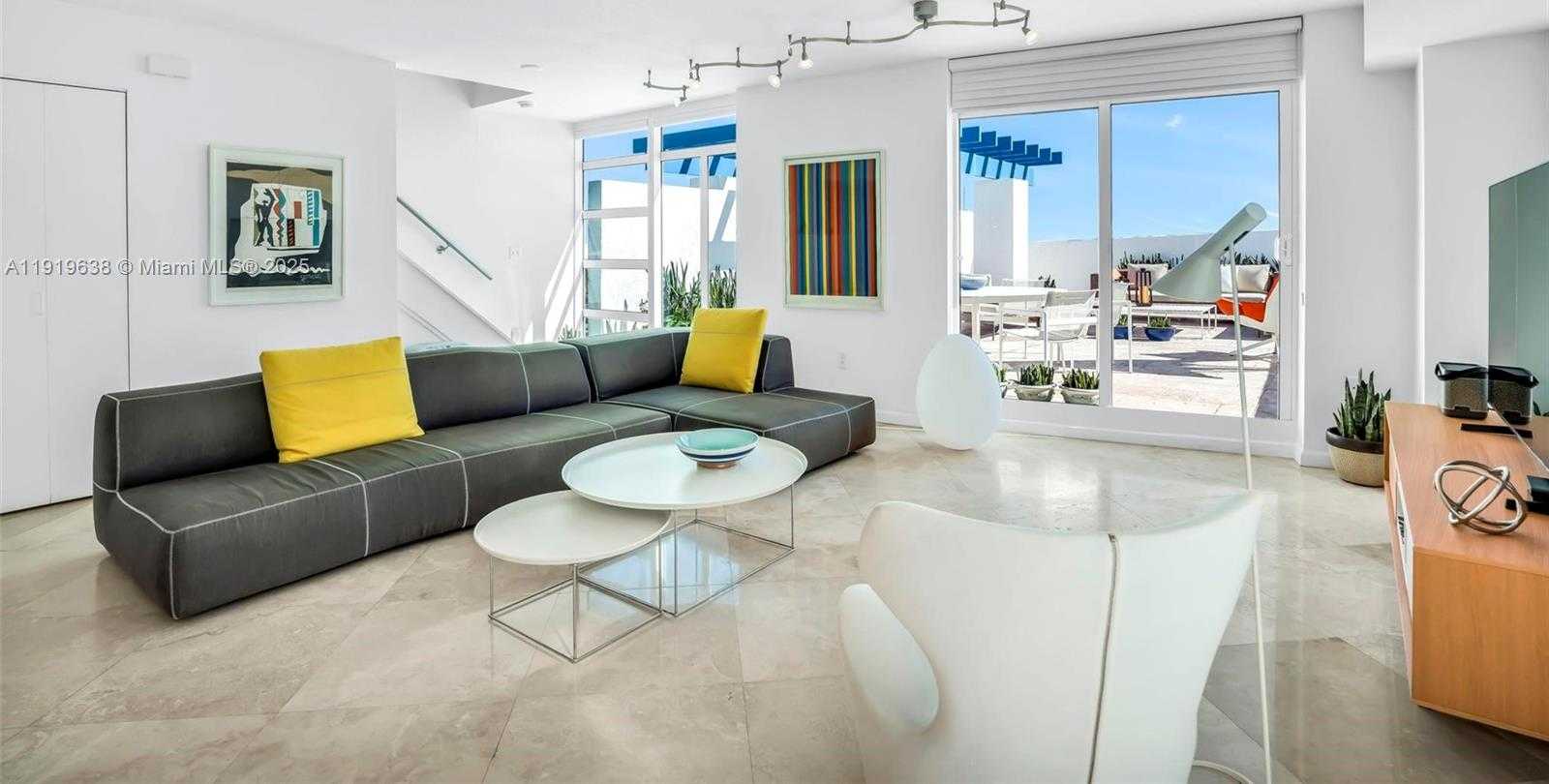 Small Image of 7600 COLLINS AVE #1012, Miami Beach Number 4