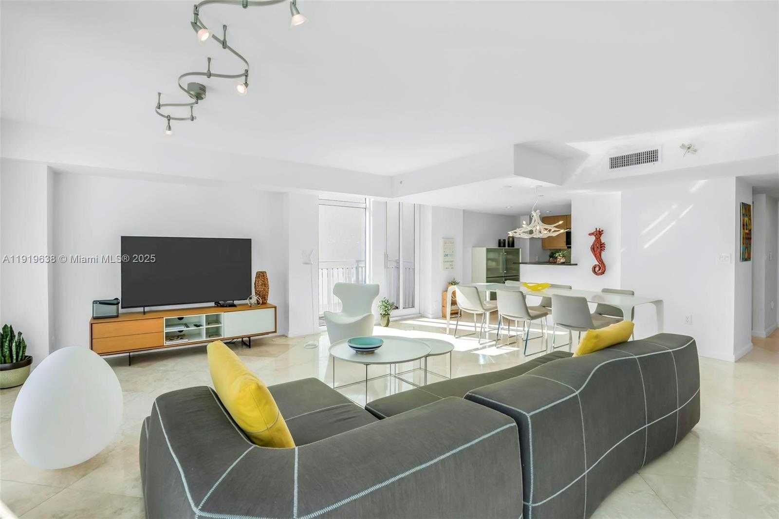 Small Image of 7600 COLLINS AVE #1012, Miami Beach Number 6